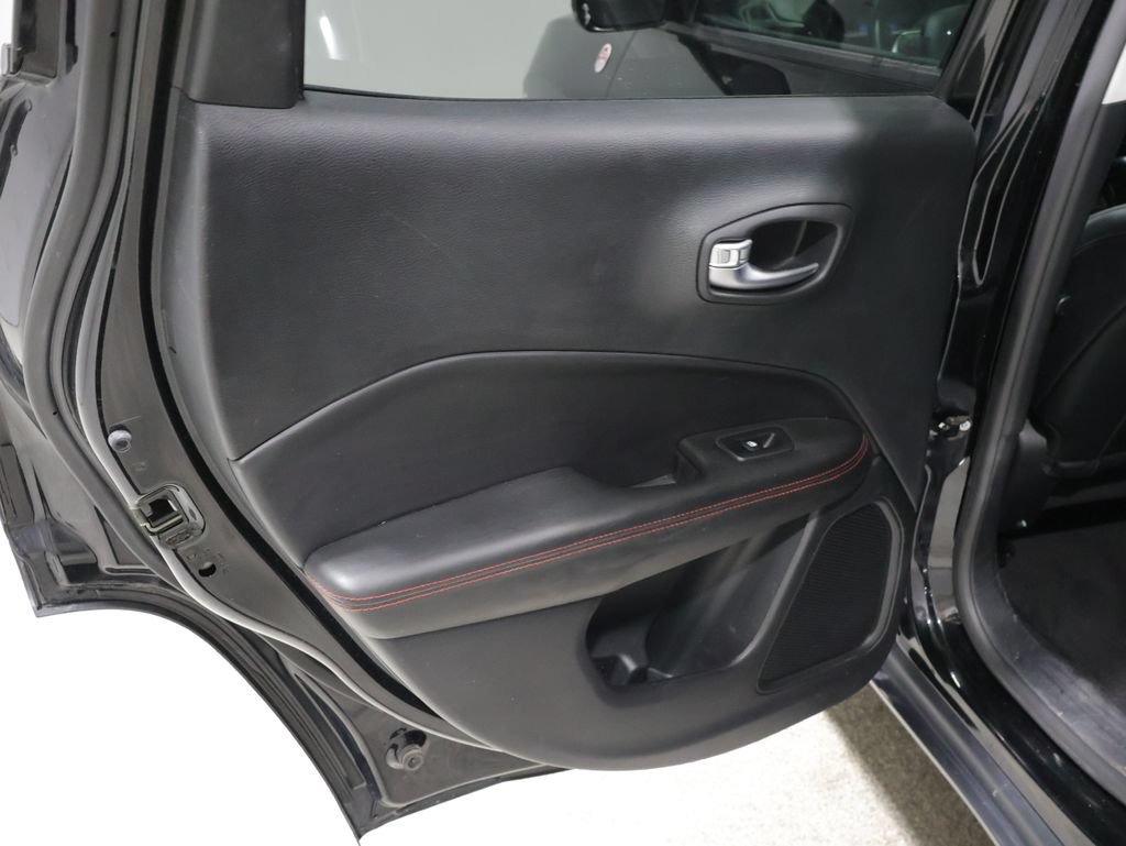 Used 2017 Jeep Compass Trailhawk w/ Leather Interior Group AWD/4WD image 18