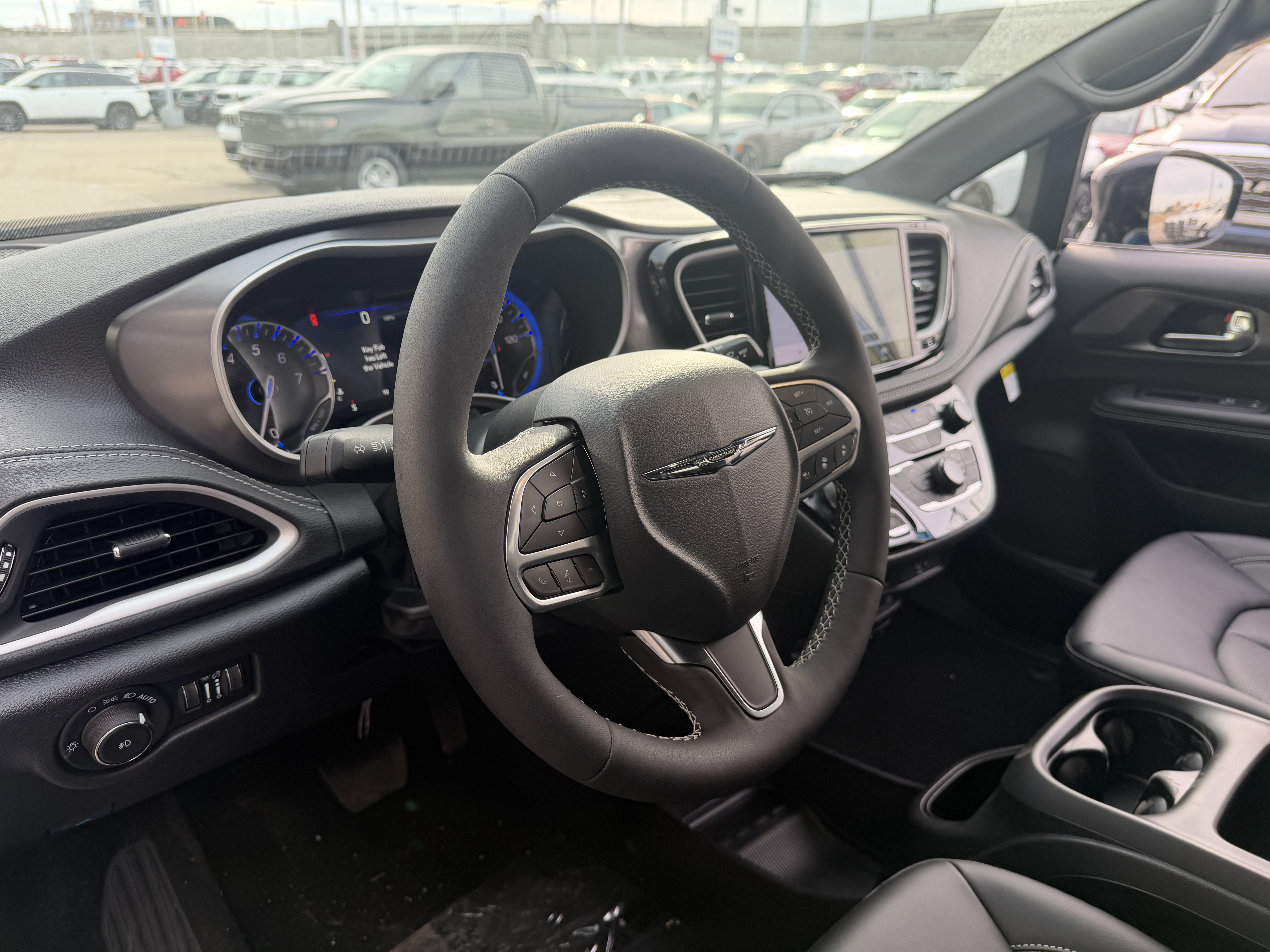 New 2026 Chrysler Pacifica Select AWD/4WD image 35