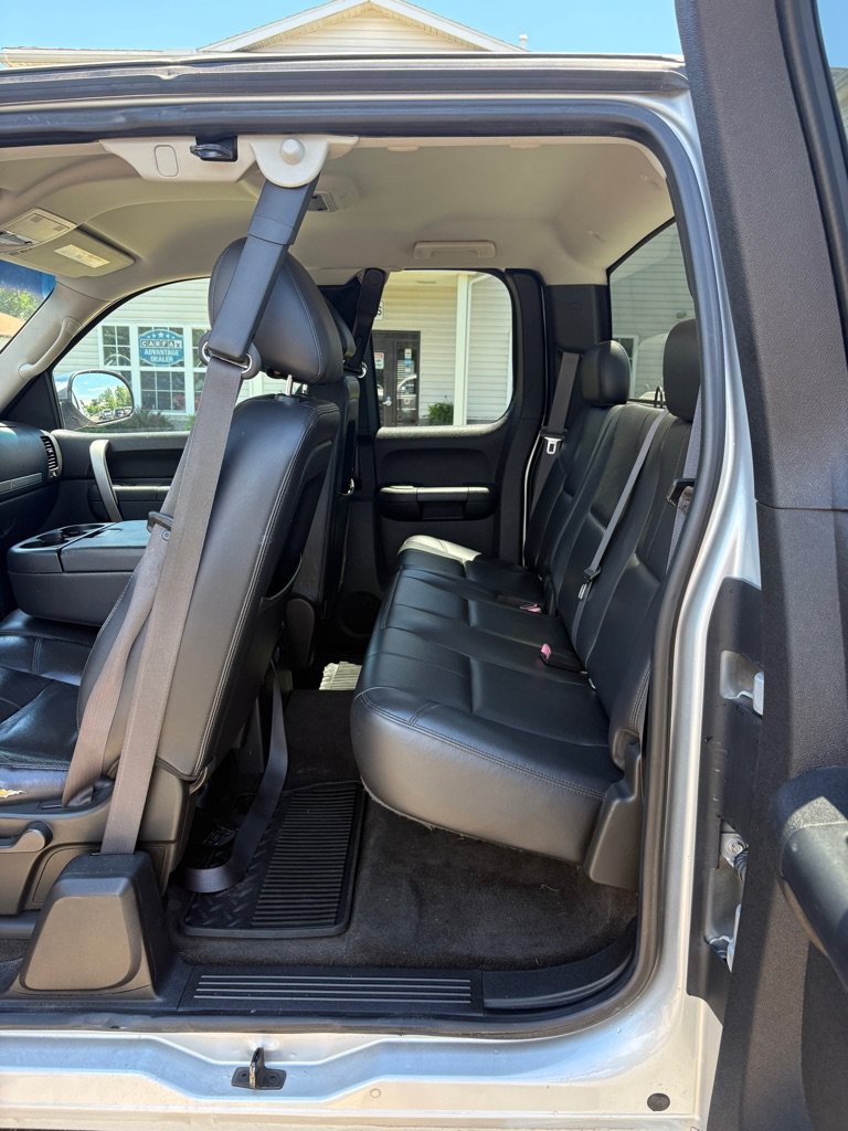 Used 2011 Chevrolet Silverado 1500 LT w/ Florida Edition RWD image 12