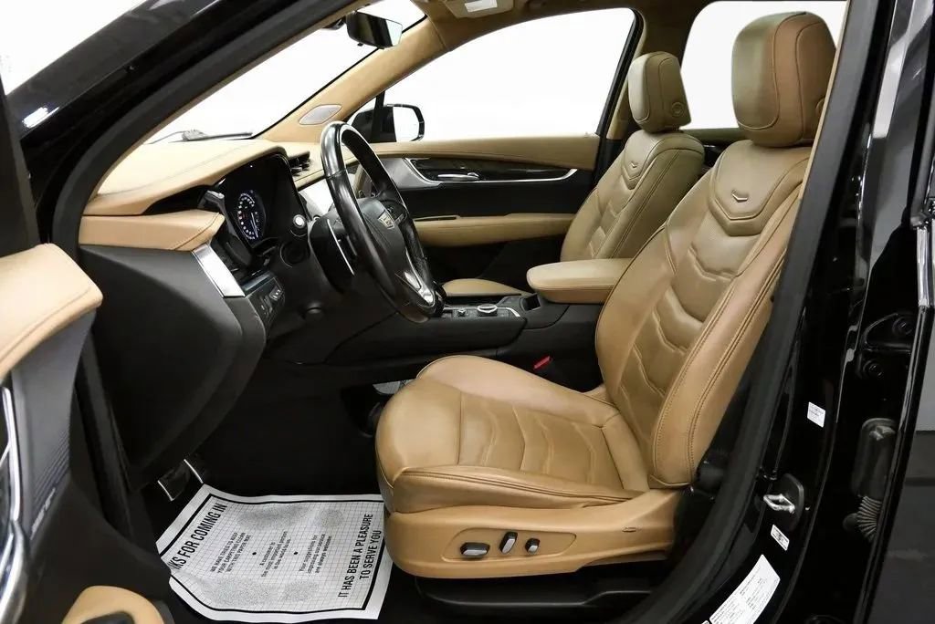 Used 2023 Cadillac XT6 Sport w/ Platinum Package image 11