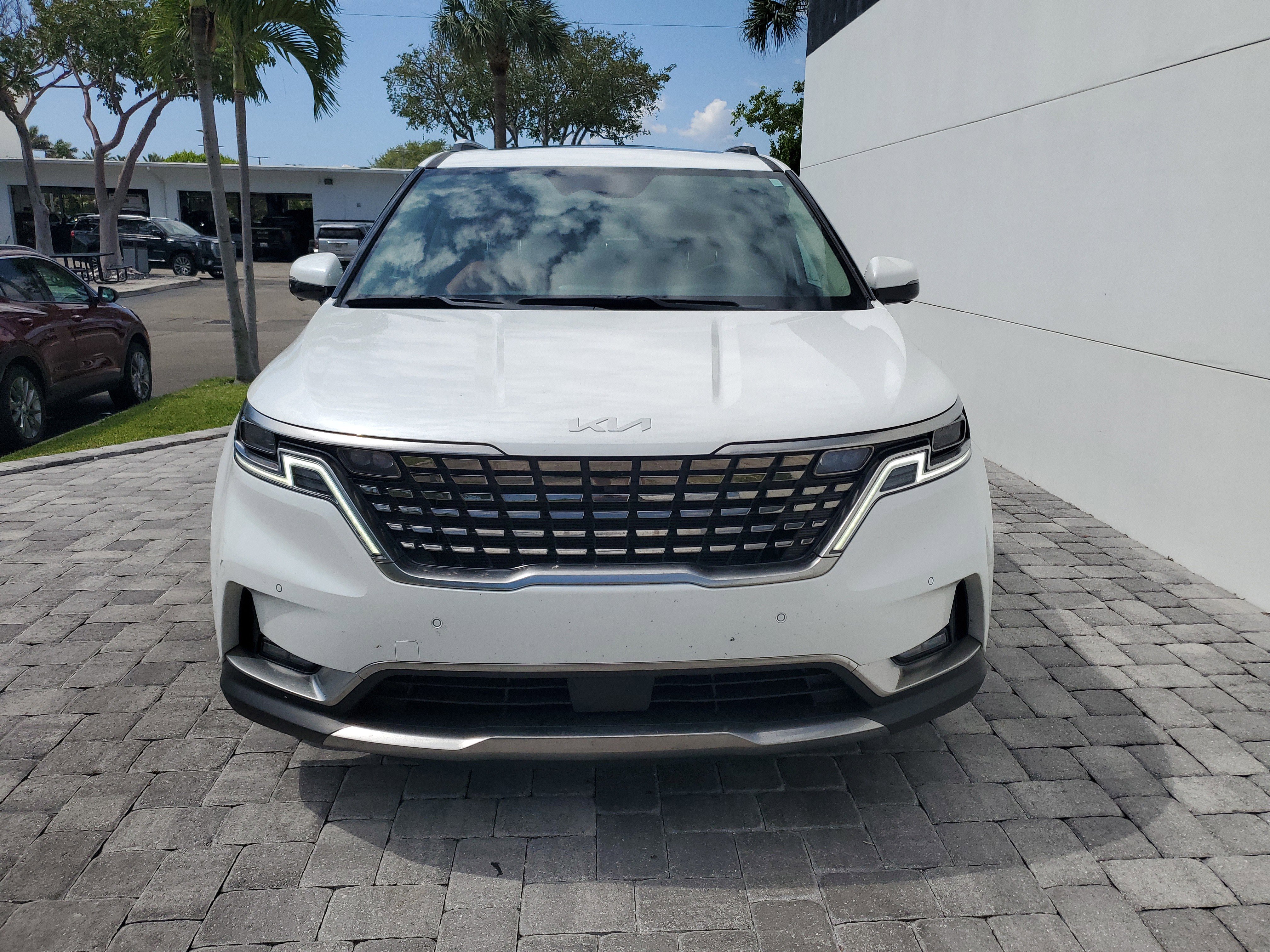 Used 2024 Kia Carnival SX Prestige FWD image 2