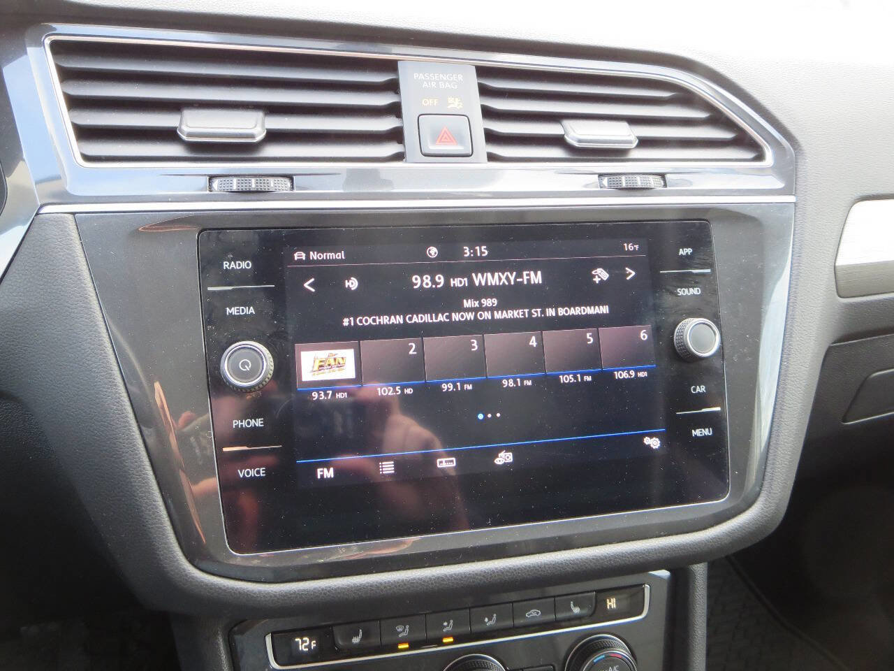 Used 2020 Volkswagen Tiguan SE w/ Panoramic Sunroof Package image 33