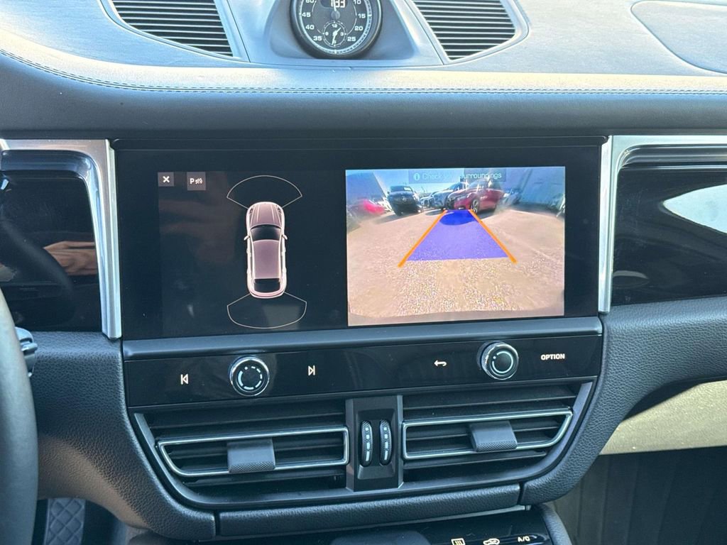 Used 2023 Porsche Macan Turbo image 25