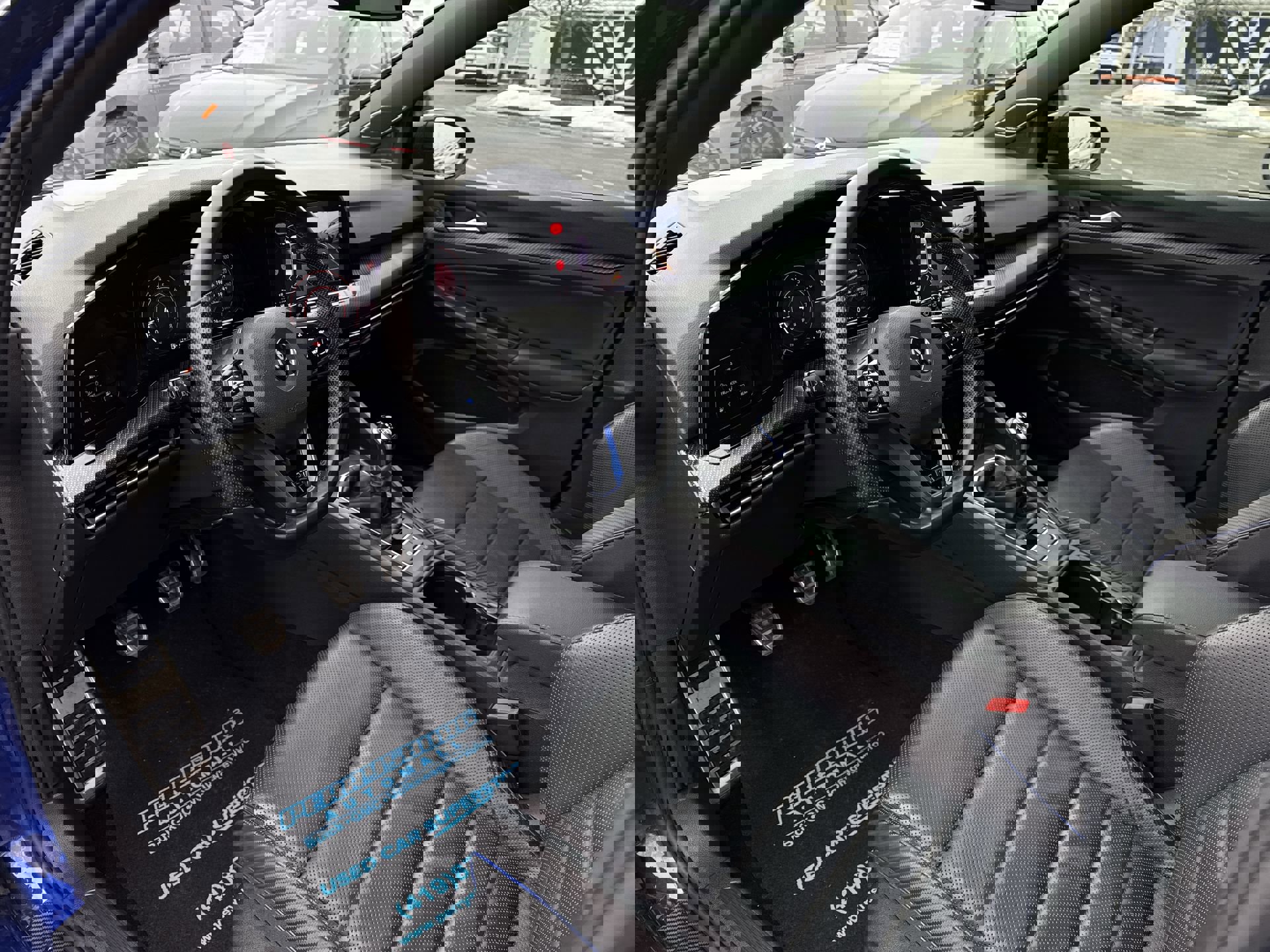 Used 2022 Volkswagen Golf R image 10