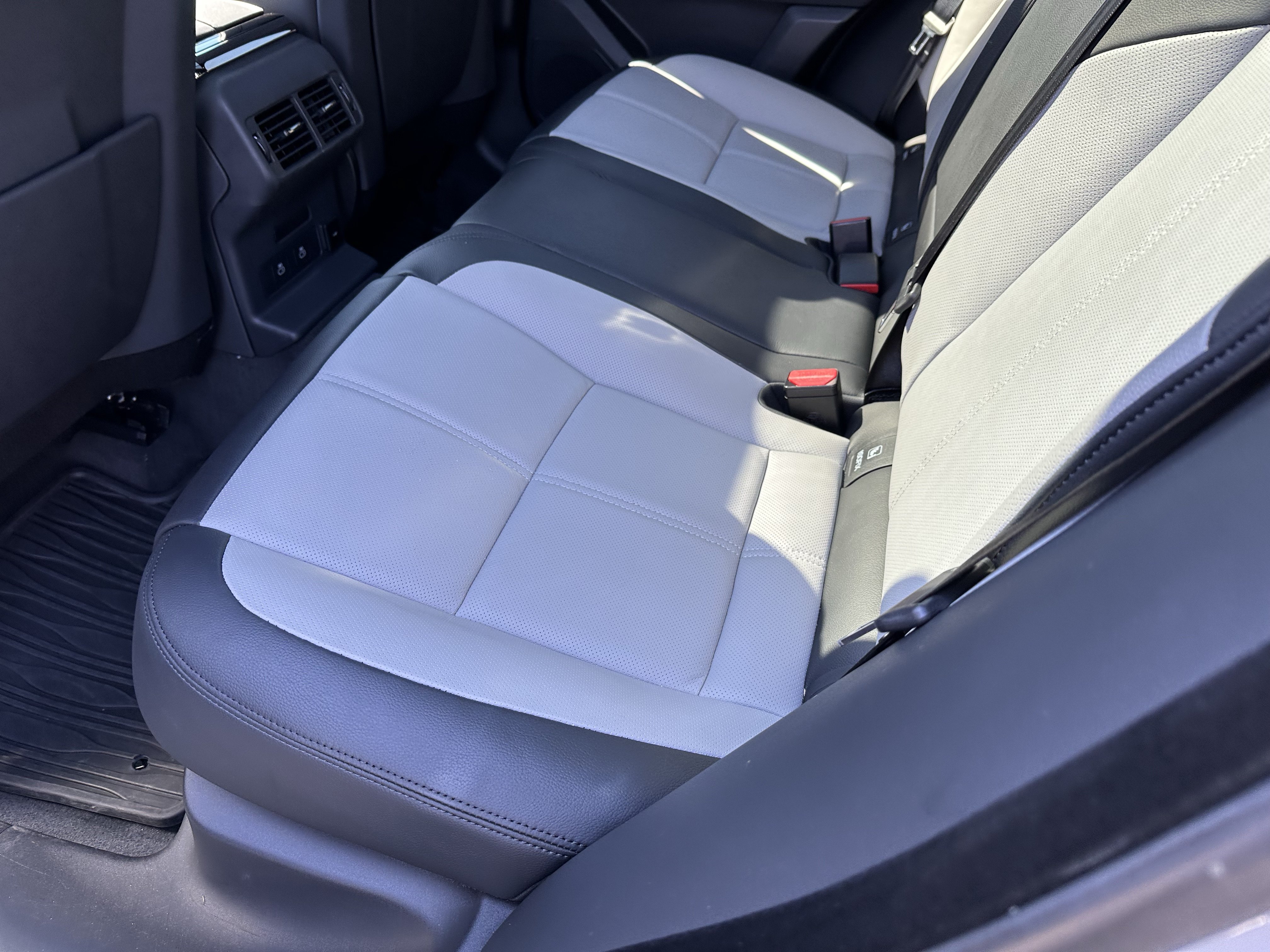 Certified 2024 Land Rover Range Rover Velar Dynamic SE AWD/4WD image 33
