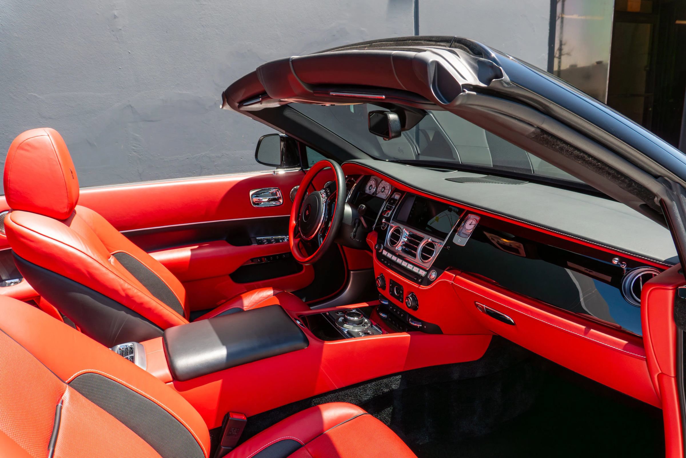 Used 2019 Rolls-Royce Dawn RWD image 68