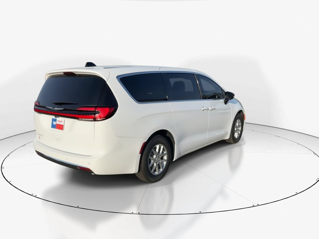 New 2026 Chrysler Pacifica Select FWD image 8