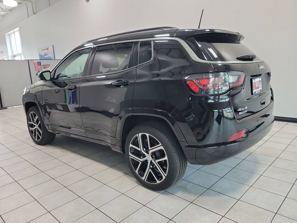 Certified 2024 Jeep Compass Limited w/ Elite Group AWD/4WD image 8