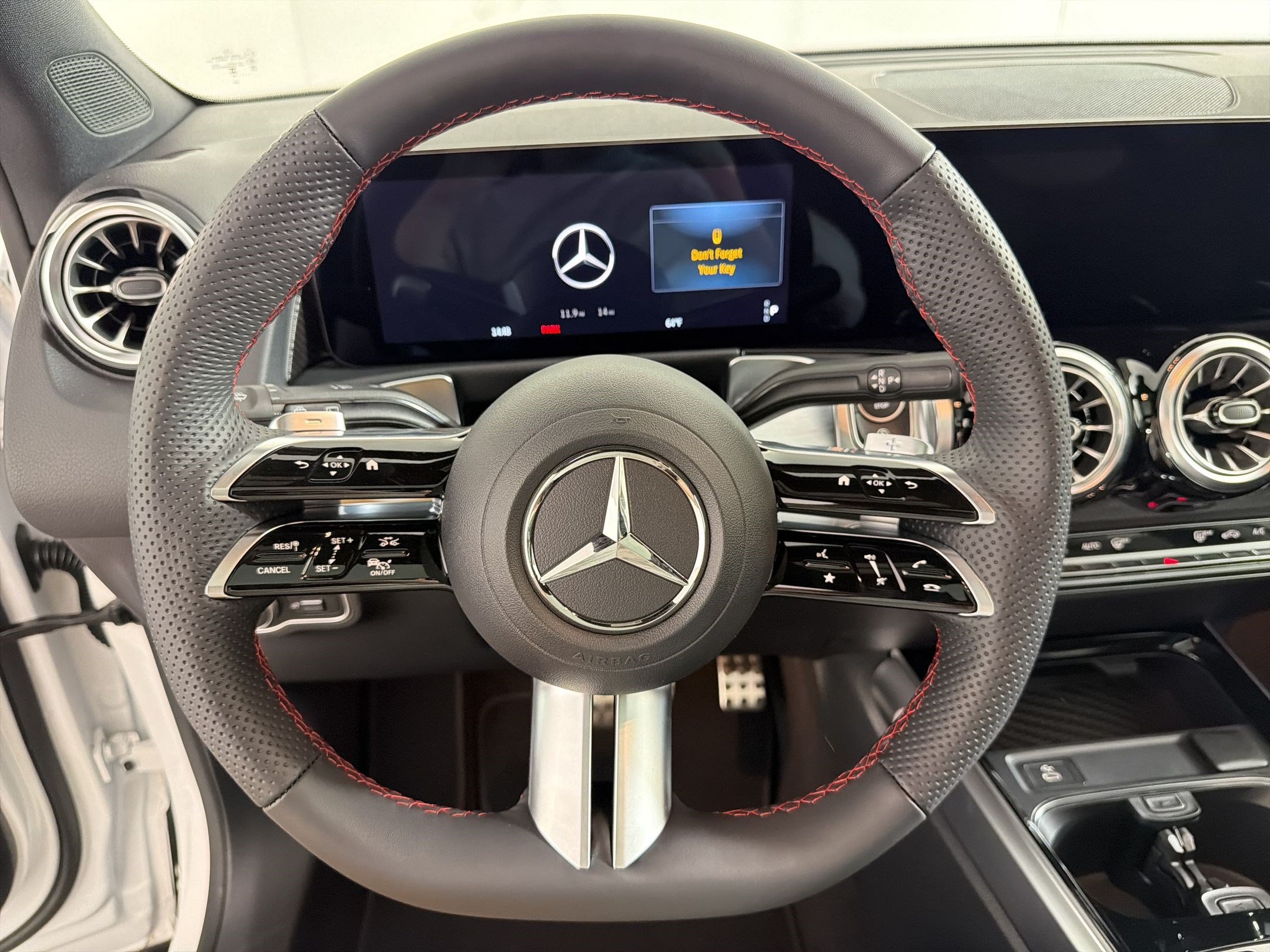 Used 2026 Mercedes-Benz GLB 250 4MATIC image 18