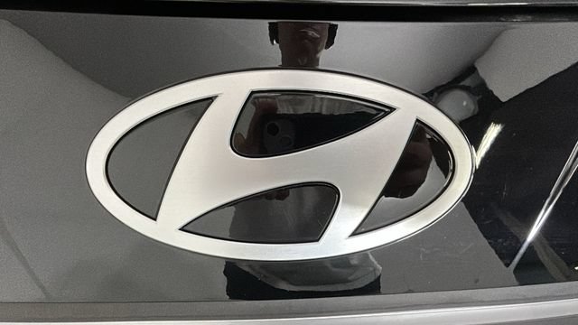 Certified 2025 Hyundai Elantra SEL FWD image 9
