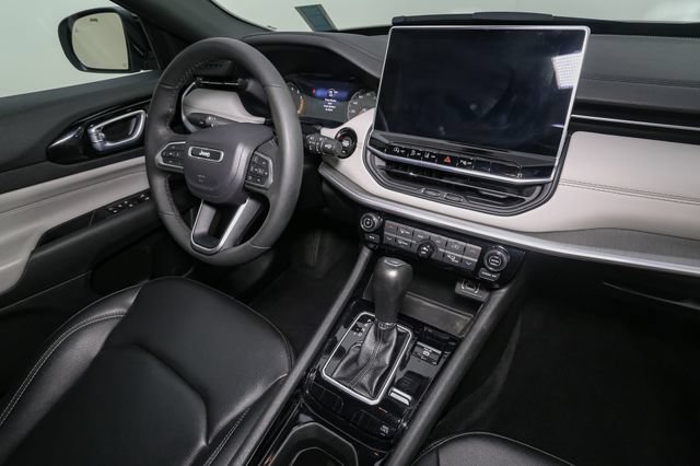 Used 2026 Jeep Compass Limited AWD/4WD image 18