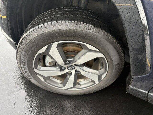 Used 2023 Toyota RAV4 SE w/ Weather & Moonroof Package AWD/4WD image 19