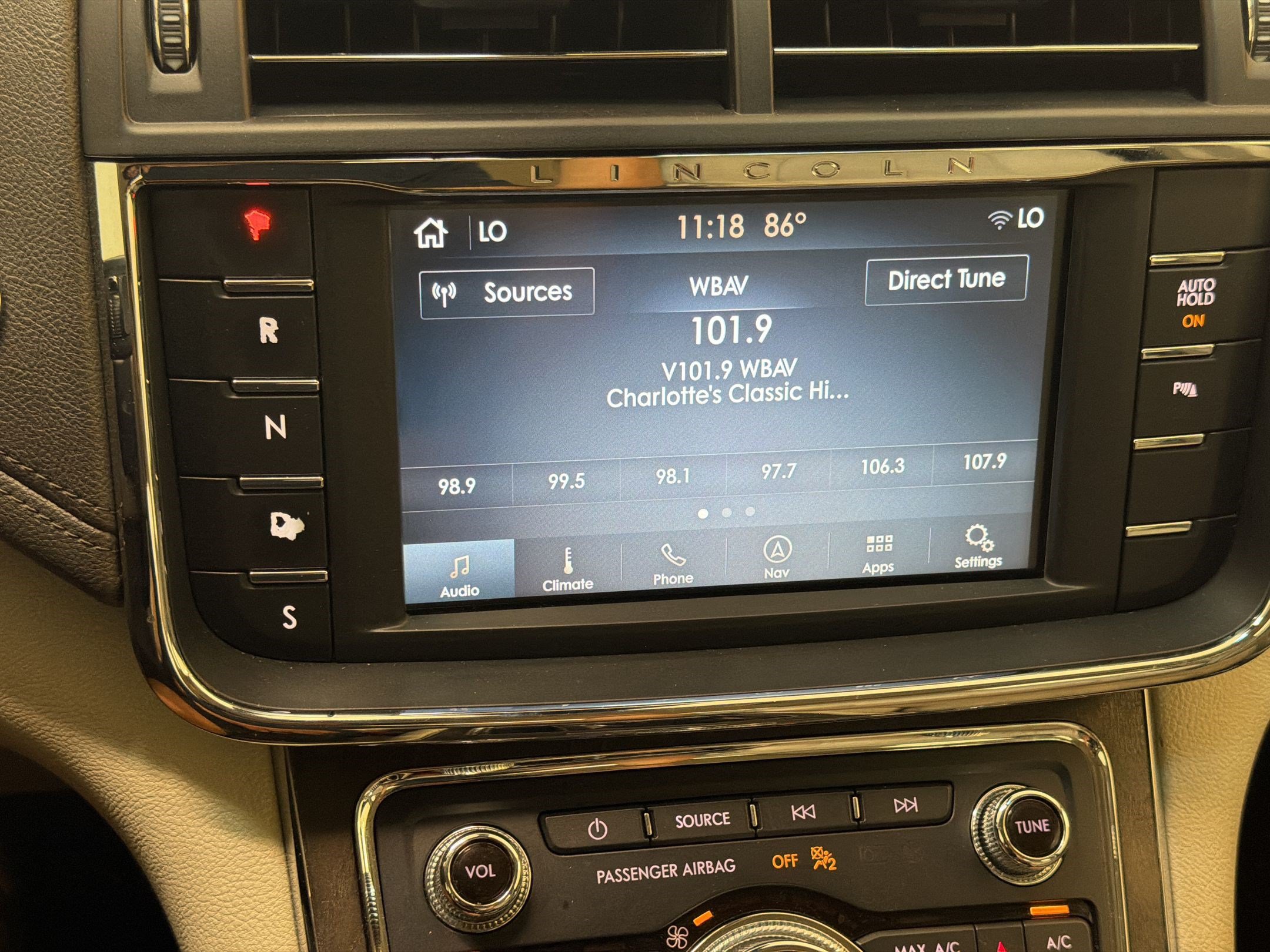 Used 2019 Lincoln Continental Select w/ Continental Climate Package FWD image 18