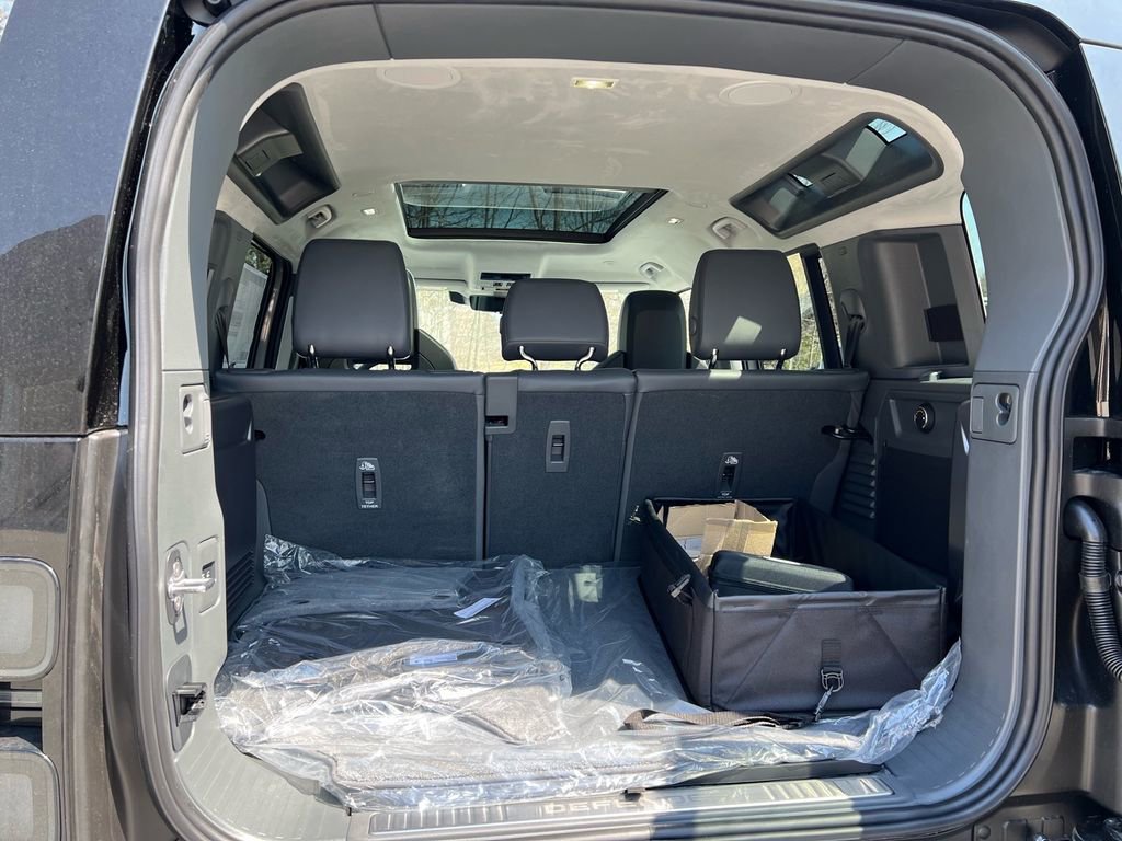 New 2026 Land Rover Defender 110 AWD/4WD image 26