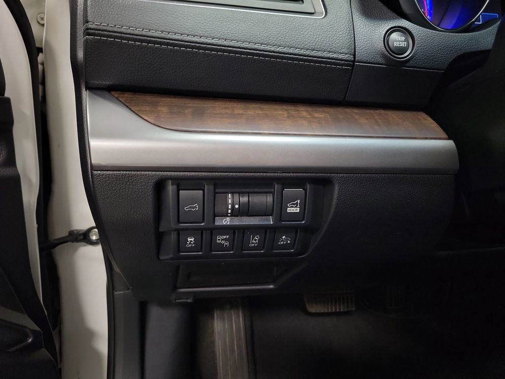 Used 2018 Subaru Outback 3.6R Limited AWD/4WD image 23