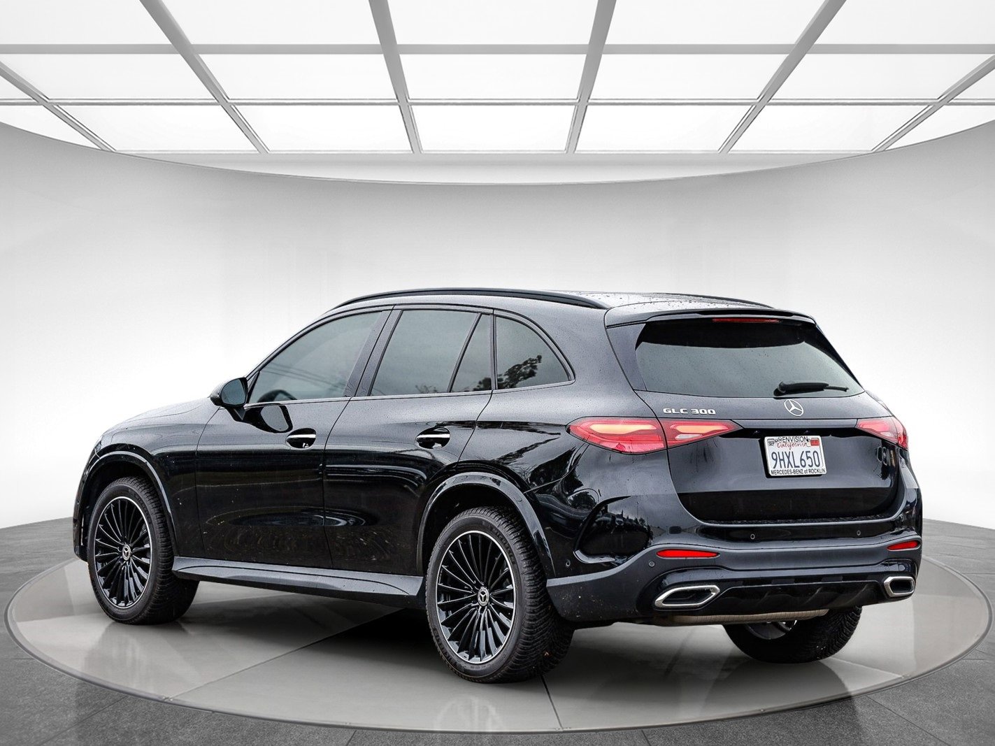 Used 2023 Mercedes-Benz GLC 300 image 2