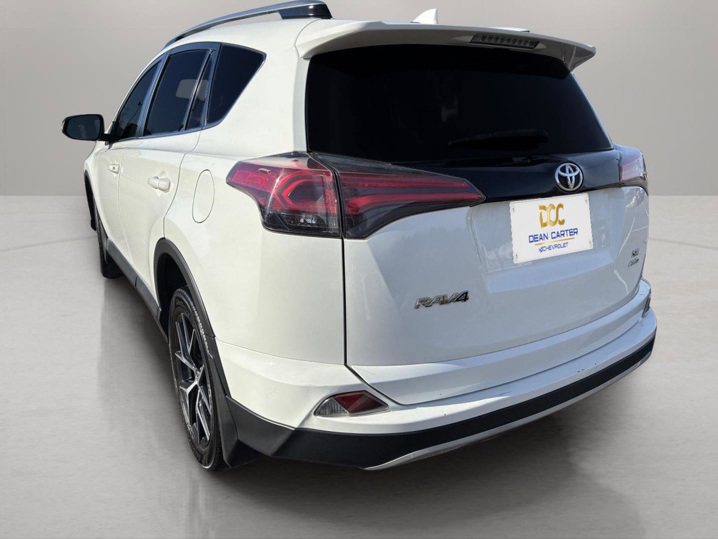 Used 2018 Toyota RAV4 SE w/ Power Extra Value Package AWD/4WD image 4