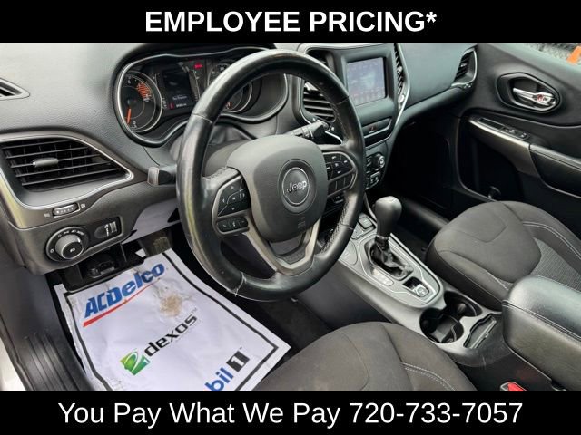 Used 2019 Jeep Cherokee Latitude w/ Cold Weather Group AWD/4WD image 16