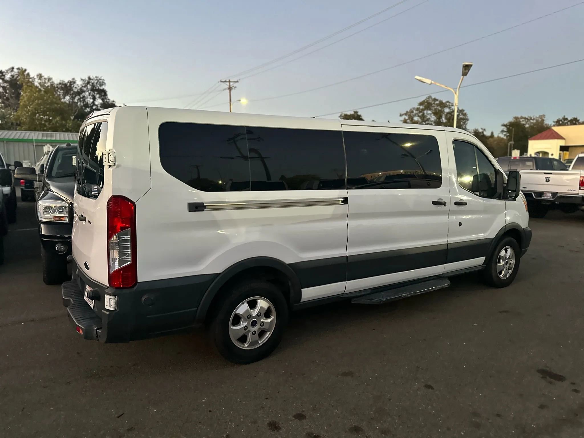 Used 2017 Ford Transit 350 XLT image 5