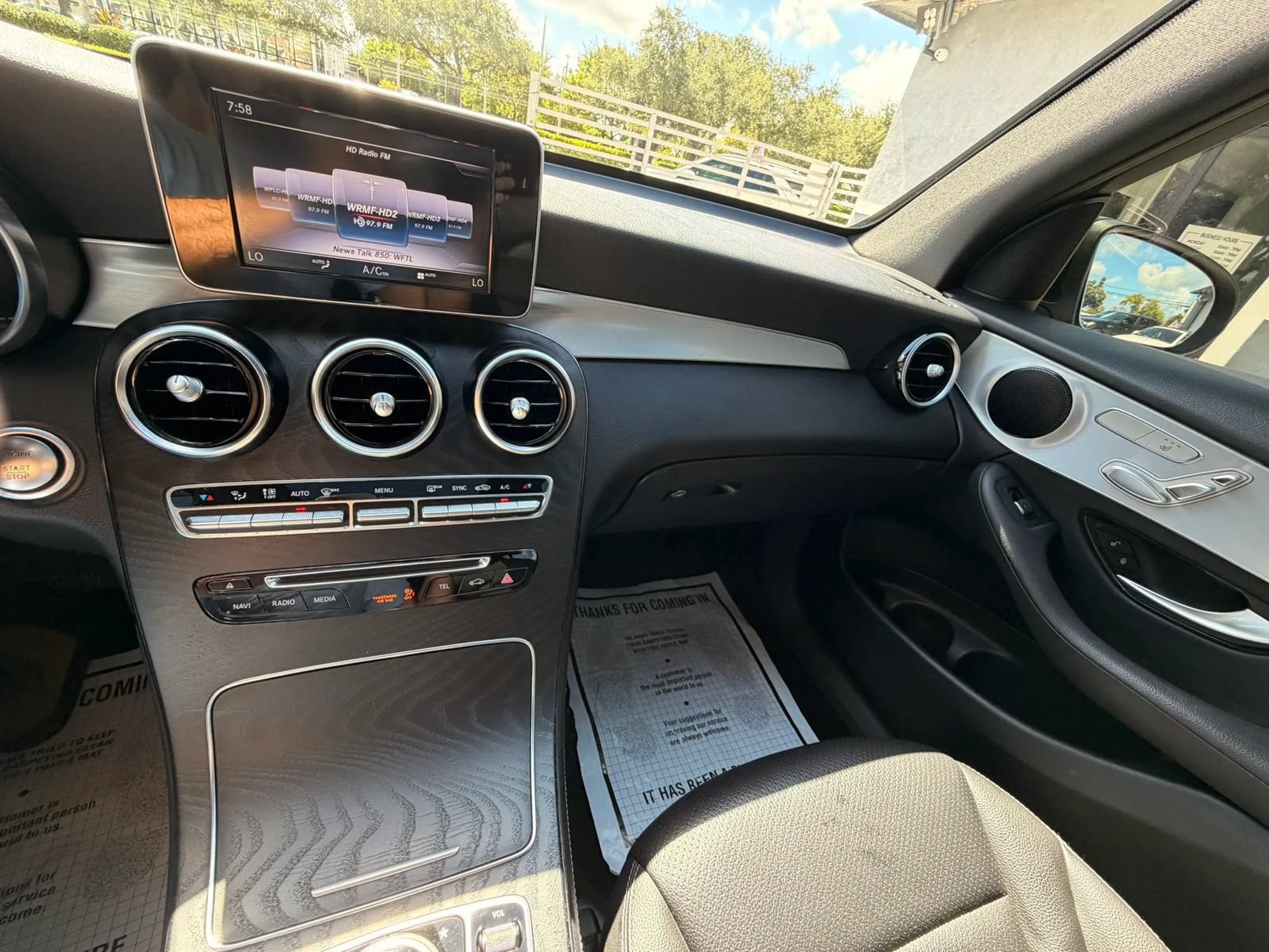 Used 2019 Mercedes-Benz GLC 300 4MATIC w/ Premium Package image 19