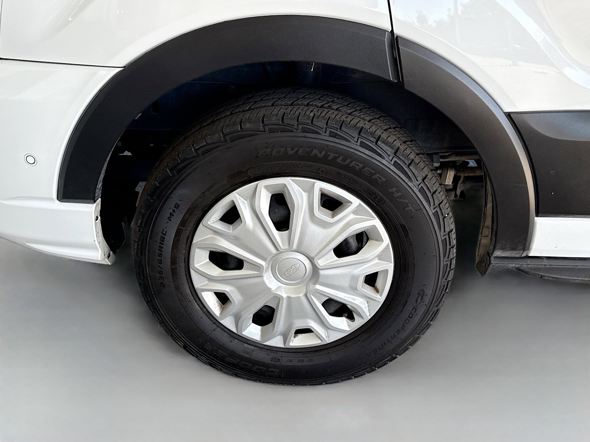 Used 2023 Ford Transit 350 XLT image 34