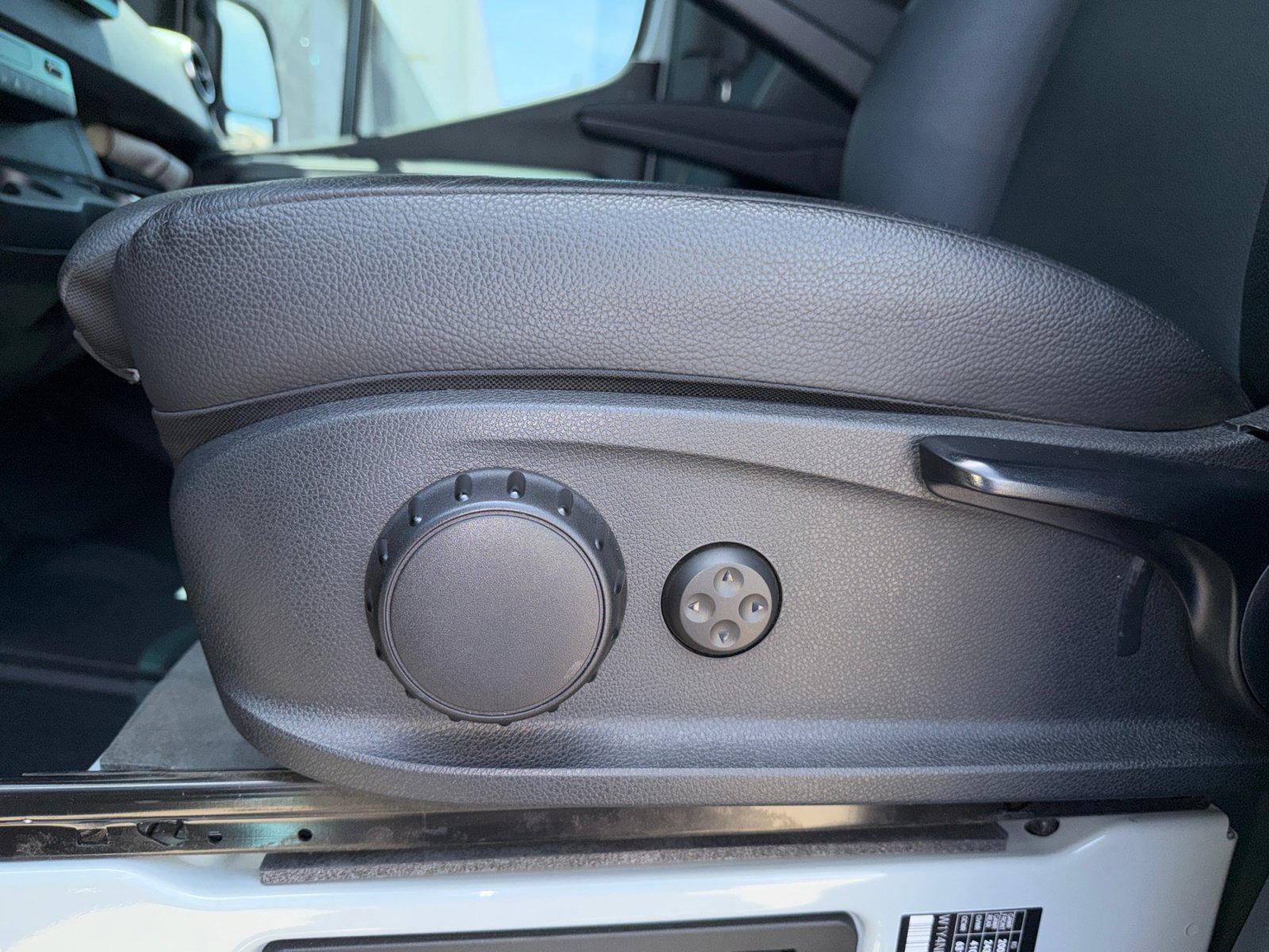 Used 2025 Mercedes-Benz Sprinter 2500 image 13