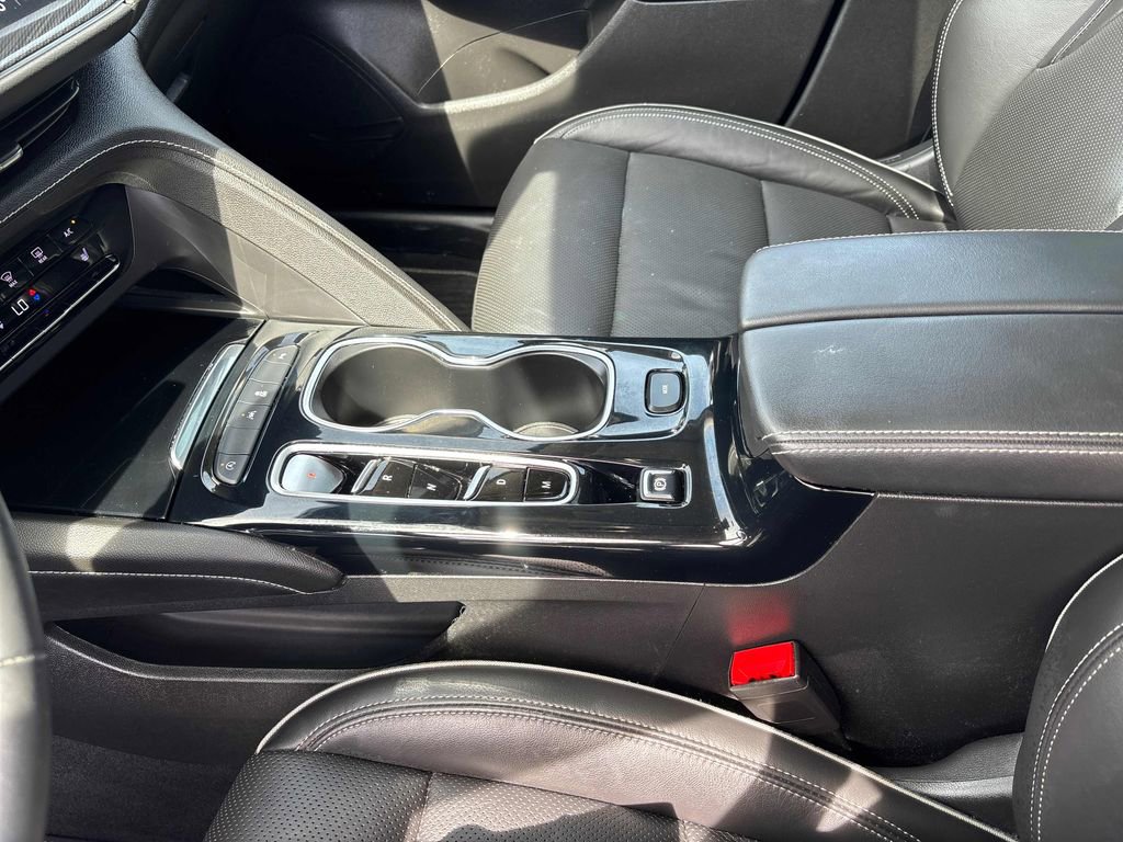 Used 2021 Buick Envision Essence w/ Sport Touring Package FWD image 18