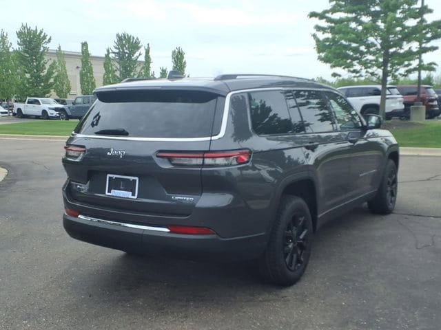 Used 2023 Jeep Grand Cherokee L Limited AWD/4WD image 4
