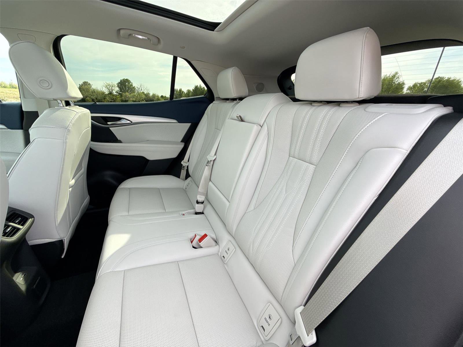 Used 2024 Buick Envision Avenir image 16