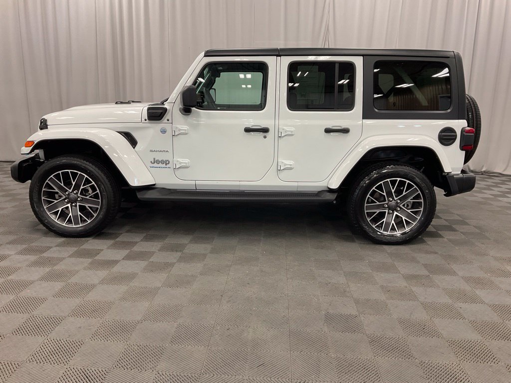 Used 2023 Jeep Wrangler Unlimited Sahara w/ Cold Weather Group AWD/4WD image 13