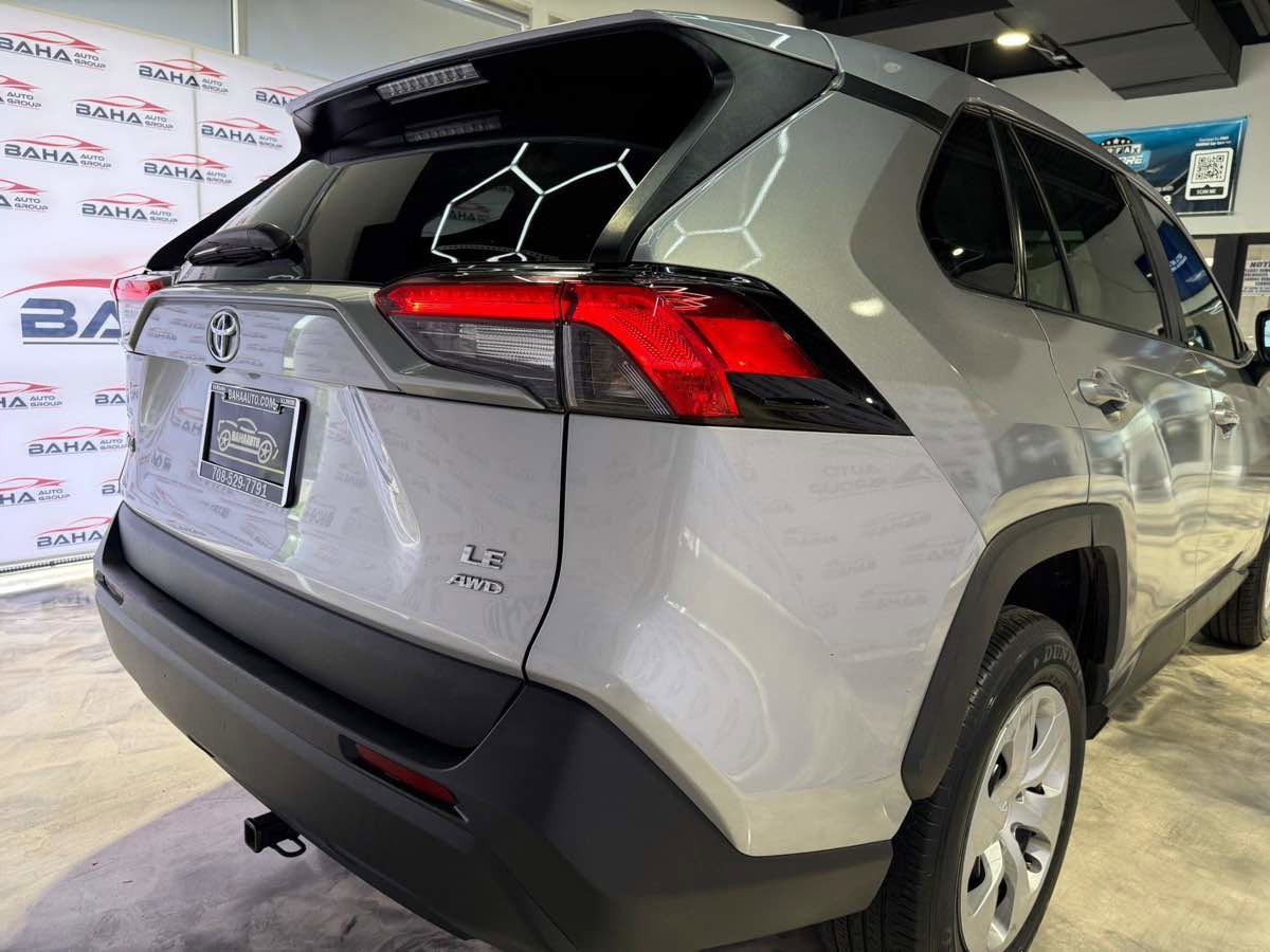 Used 2022 Toyota RAV4 LE image 17