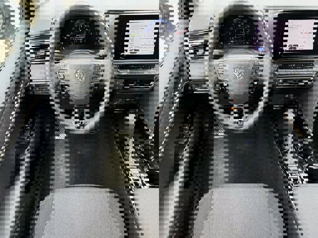 Used 2025 Toyota Camry LE image 17