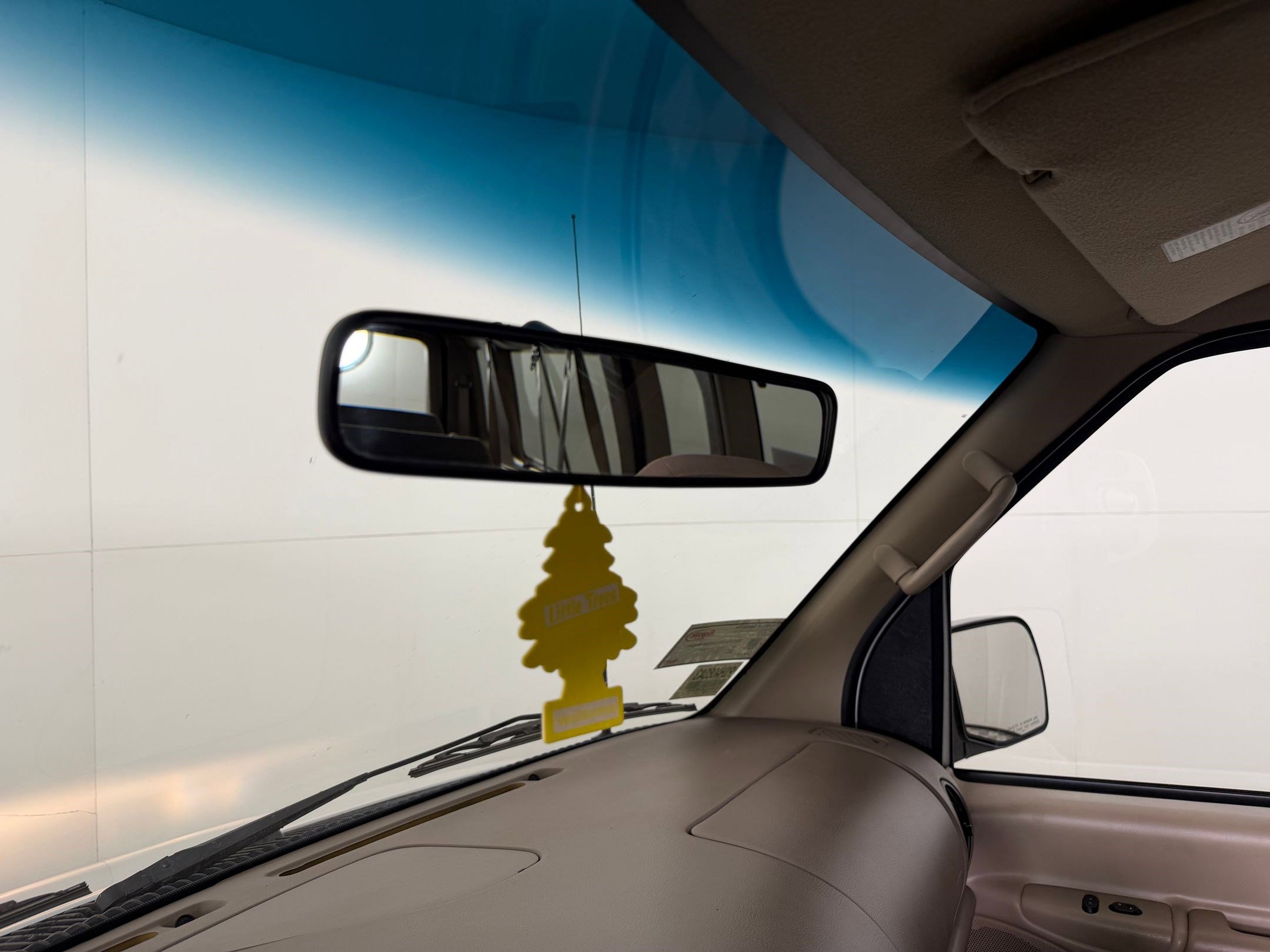 Used 2001 Ford E-350 and Econoline 350 Club Wagon image 23