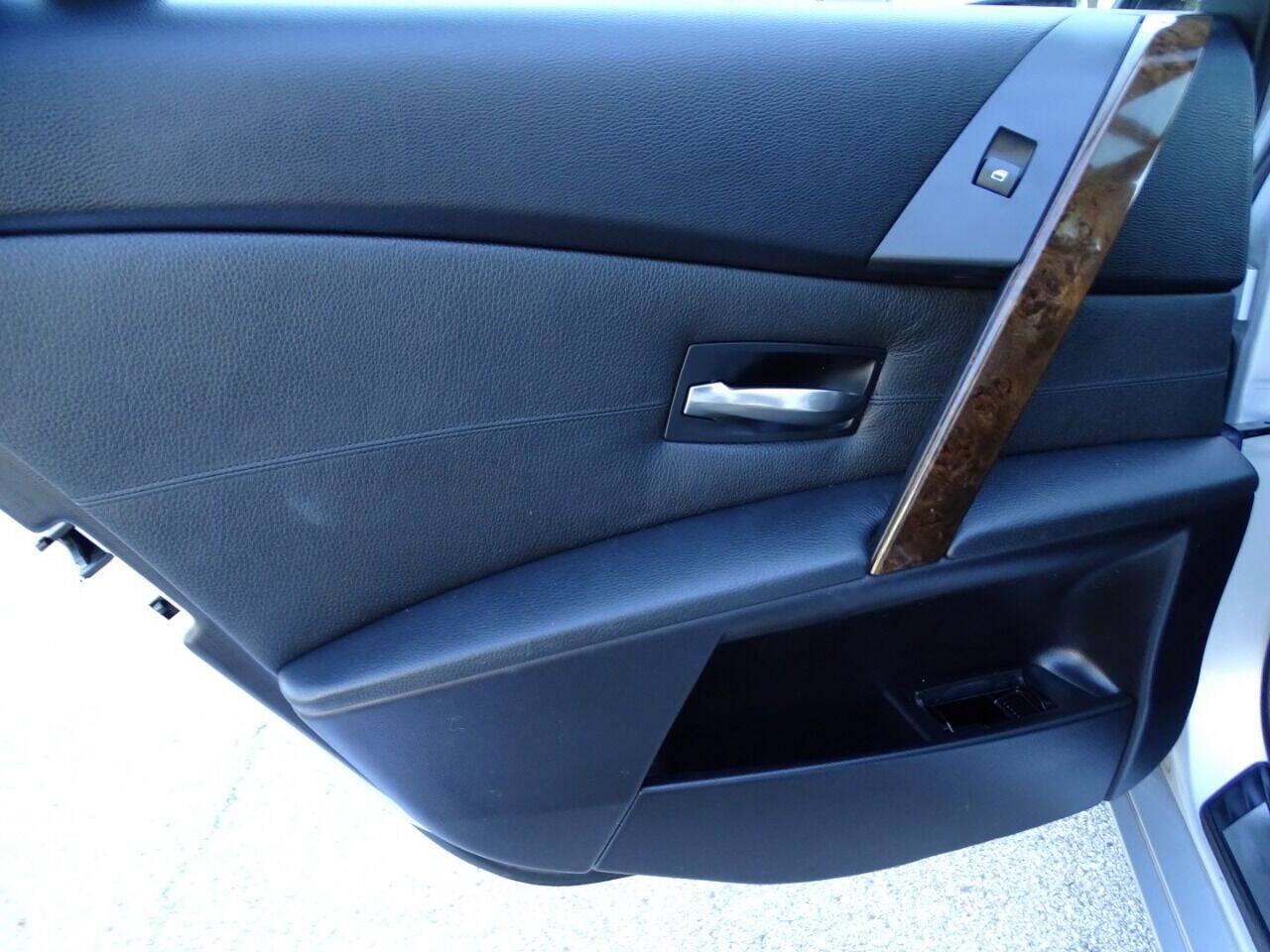 Used 2007 BMW 530xi Wagon AWD/4WD image 57
