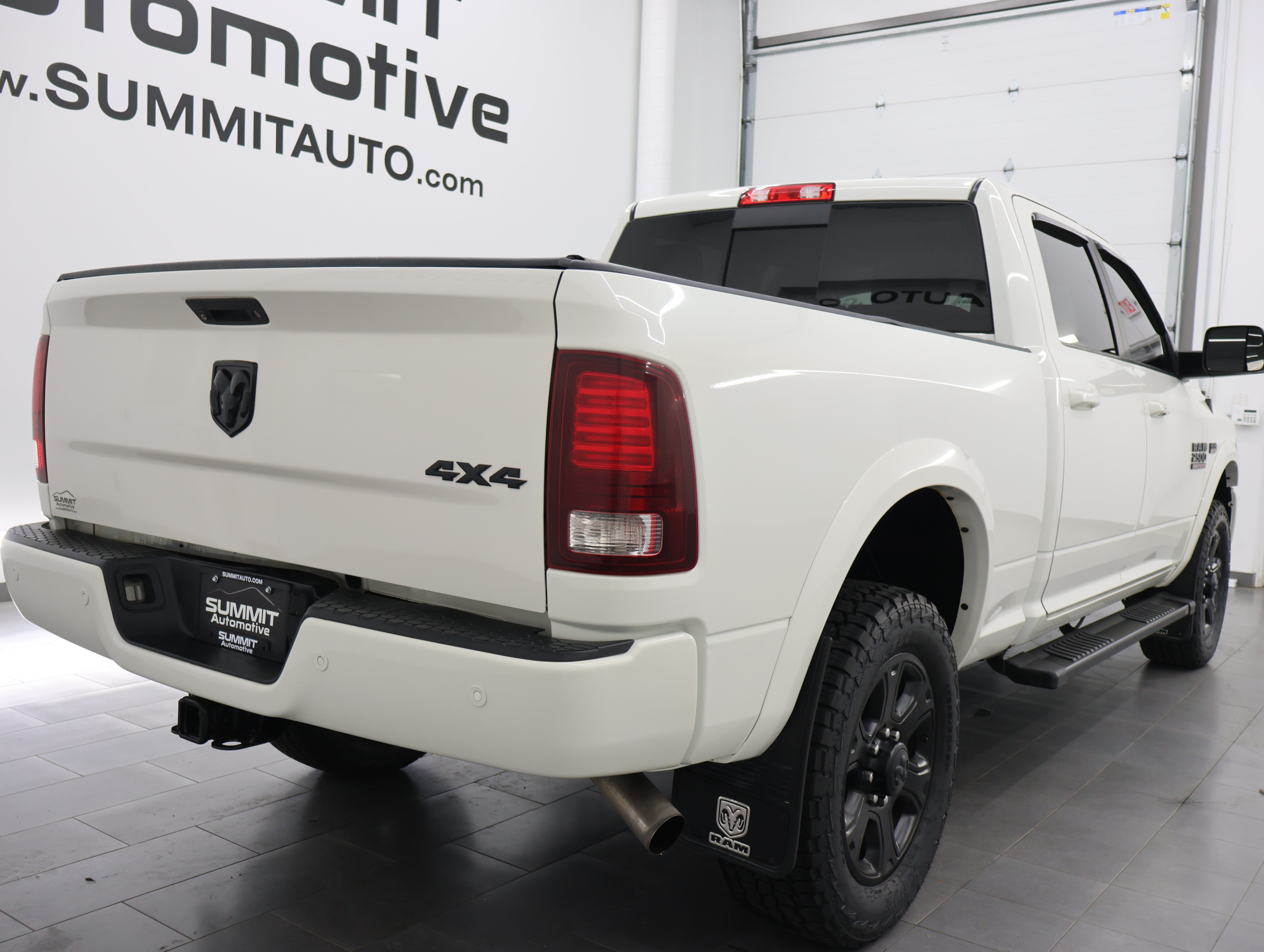 Used 2017 RAM 2500 Laramie w/ Sport Appearance Group AWD/4WD image 4