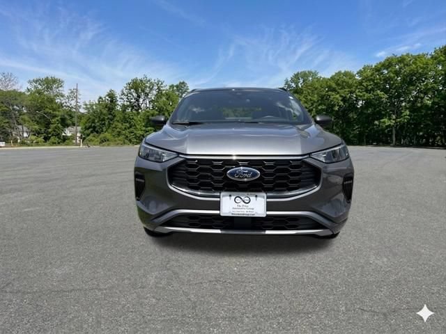 Used 2024 Ford Escape ST-Line w/ Tech Pack #1 AWD/4WD image 3