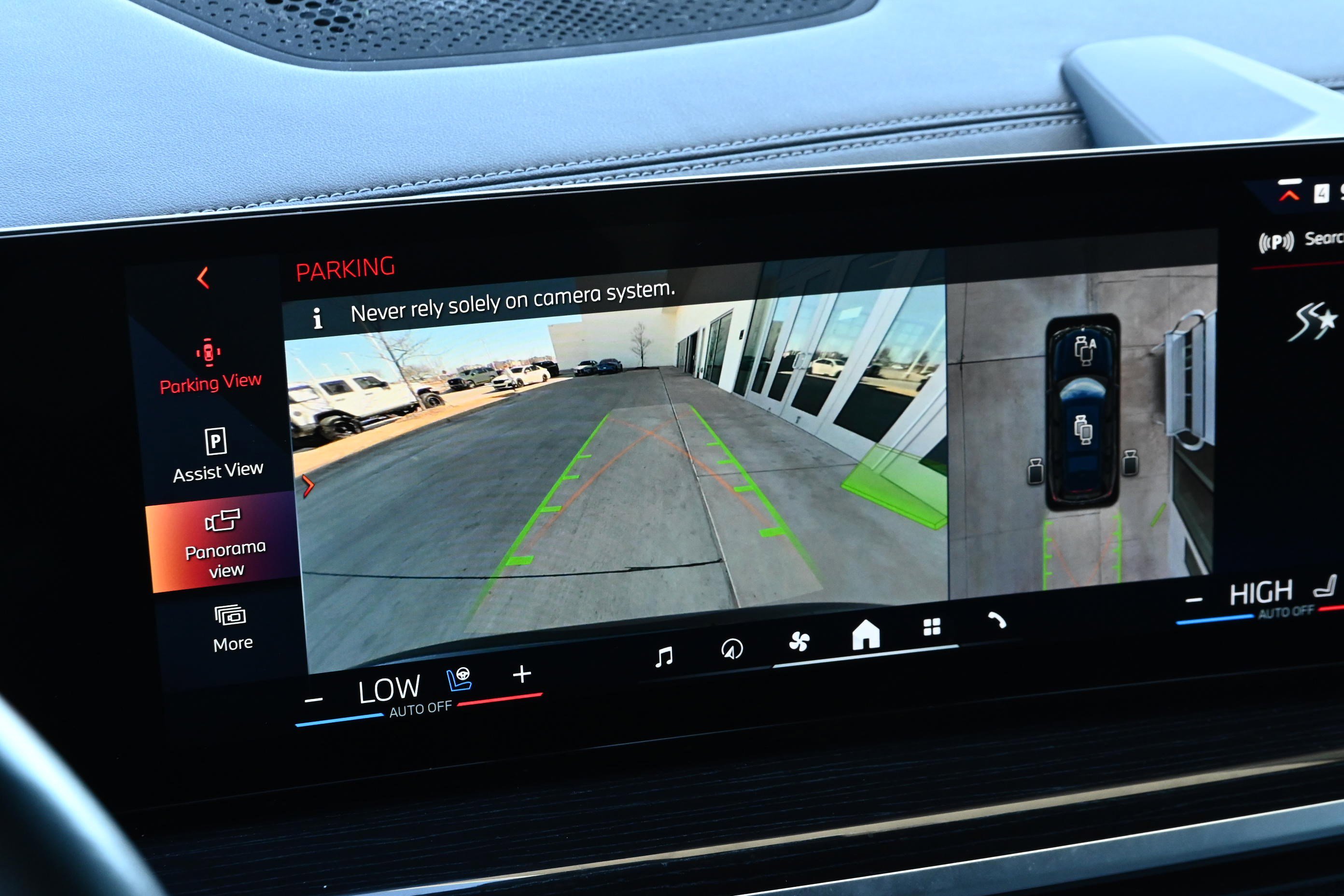 Certified 2024 BMW X7 xDrive40i w/ Executive Package image 16