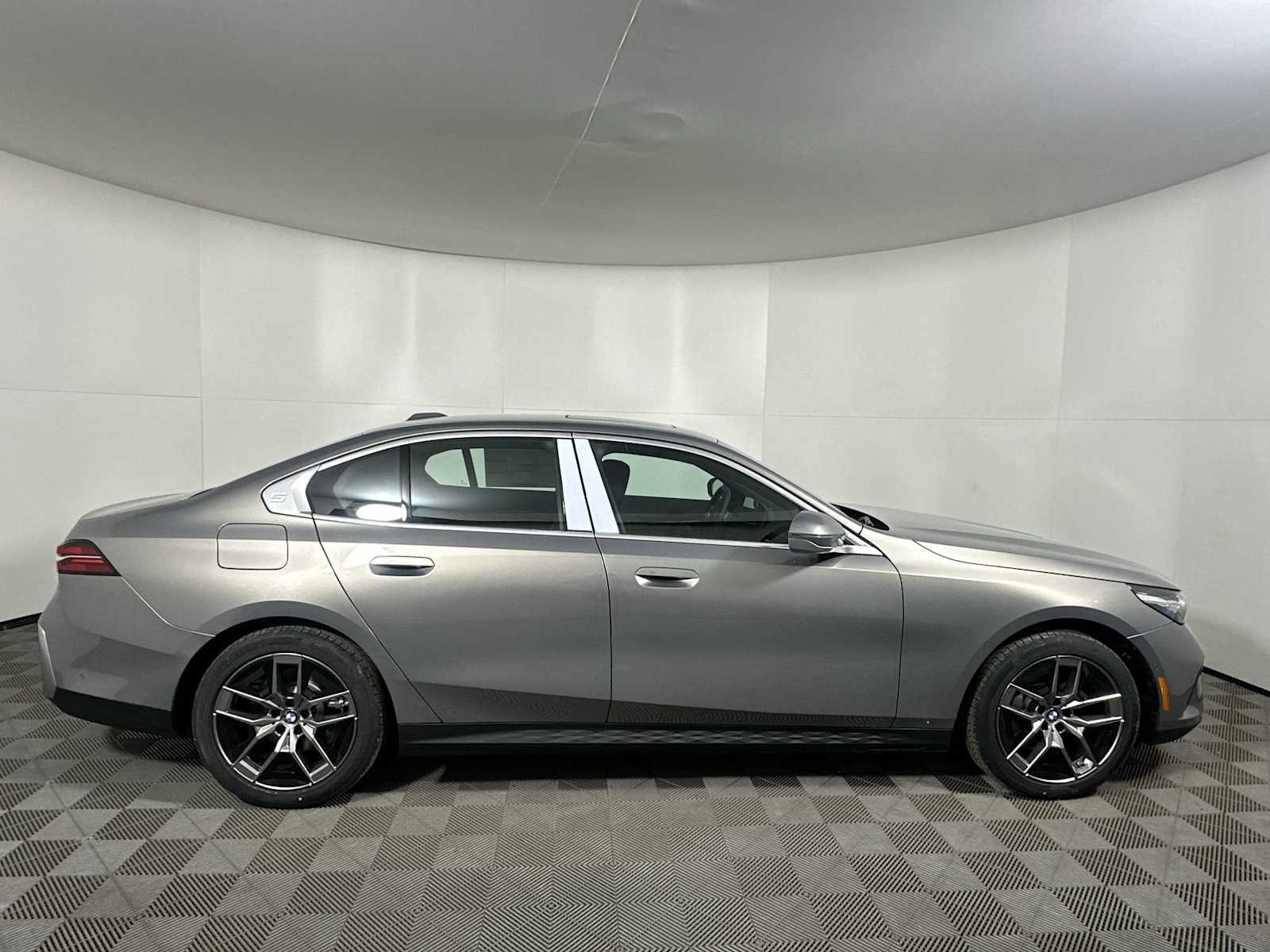 New 2026 BMW 530i xDrive AWD/4WD image 8