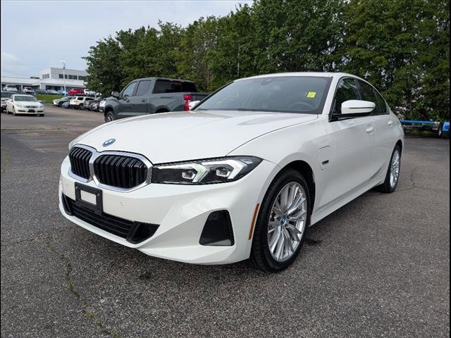Used 2023 BMW 330e image 13