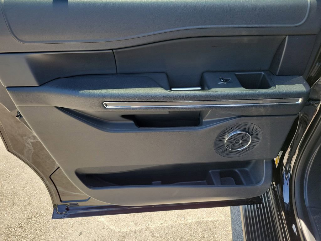 Used 2024 Ford Expedition Max XLT RWD image 9