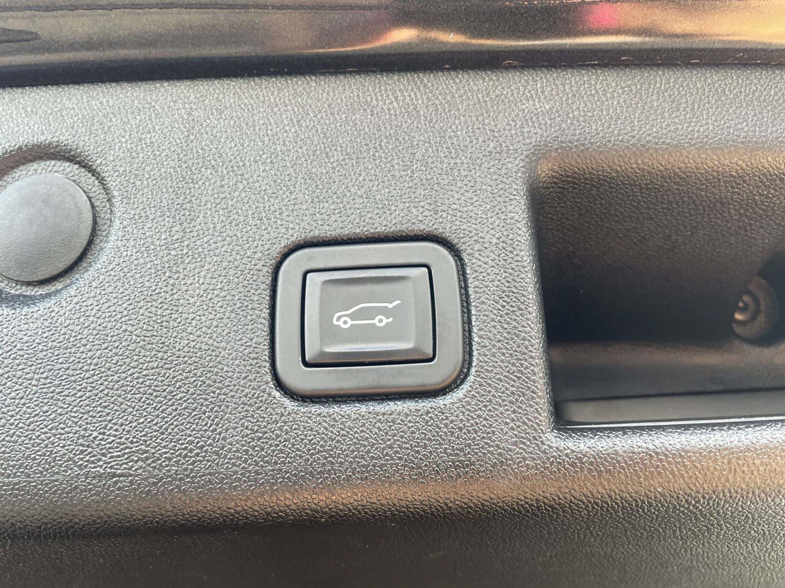Used 2019 Chevrolet Equinox LT FWD image 11