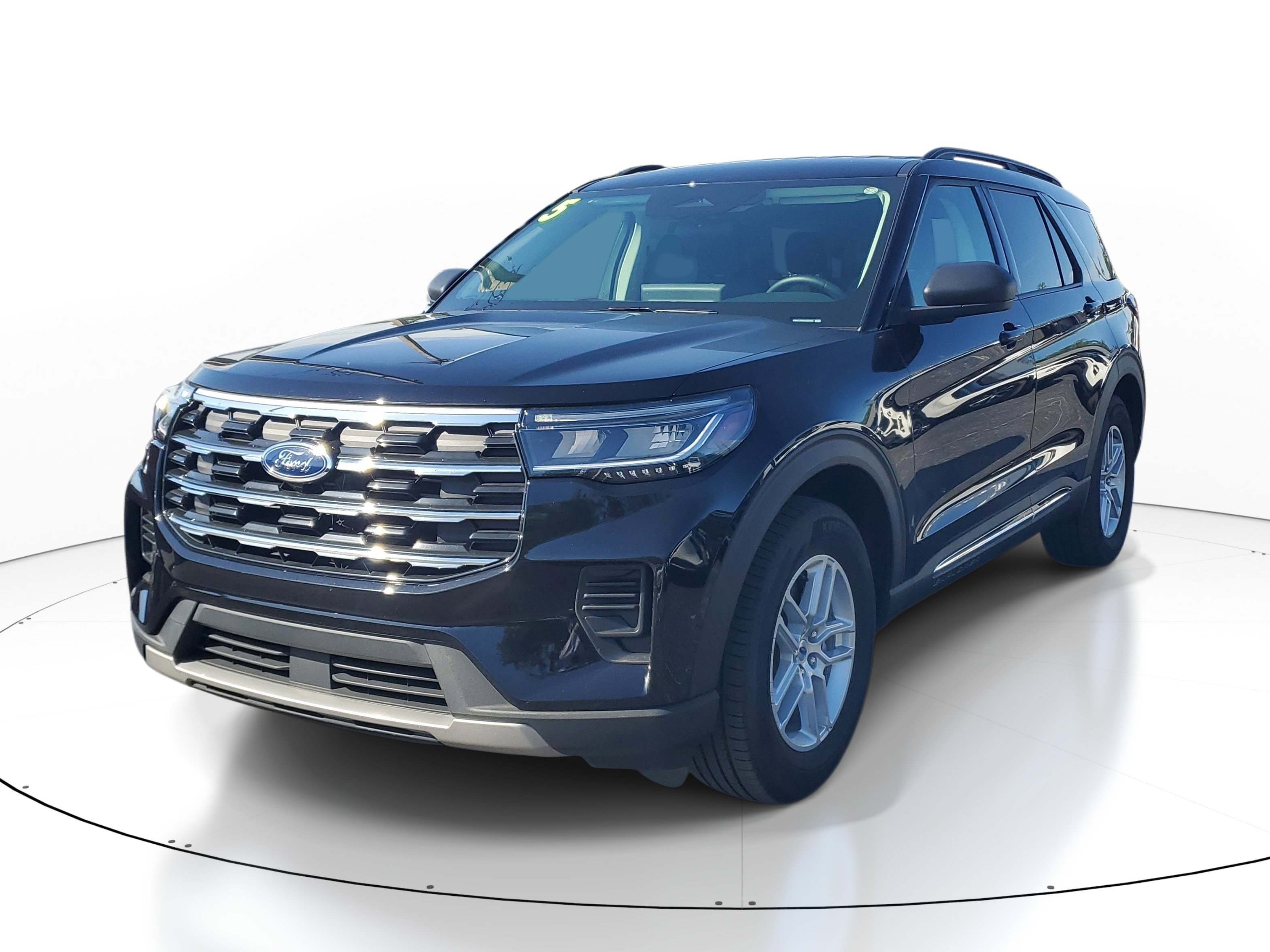 Used 2025 Ford Explorer Active RWD image 3