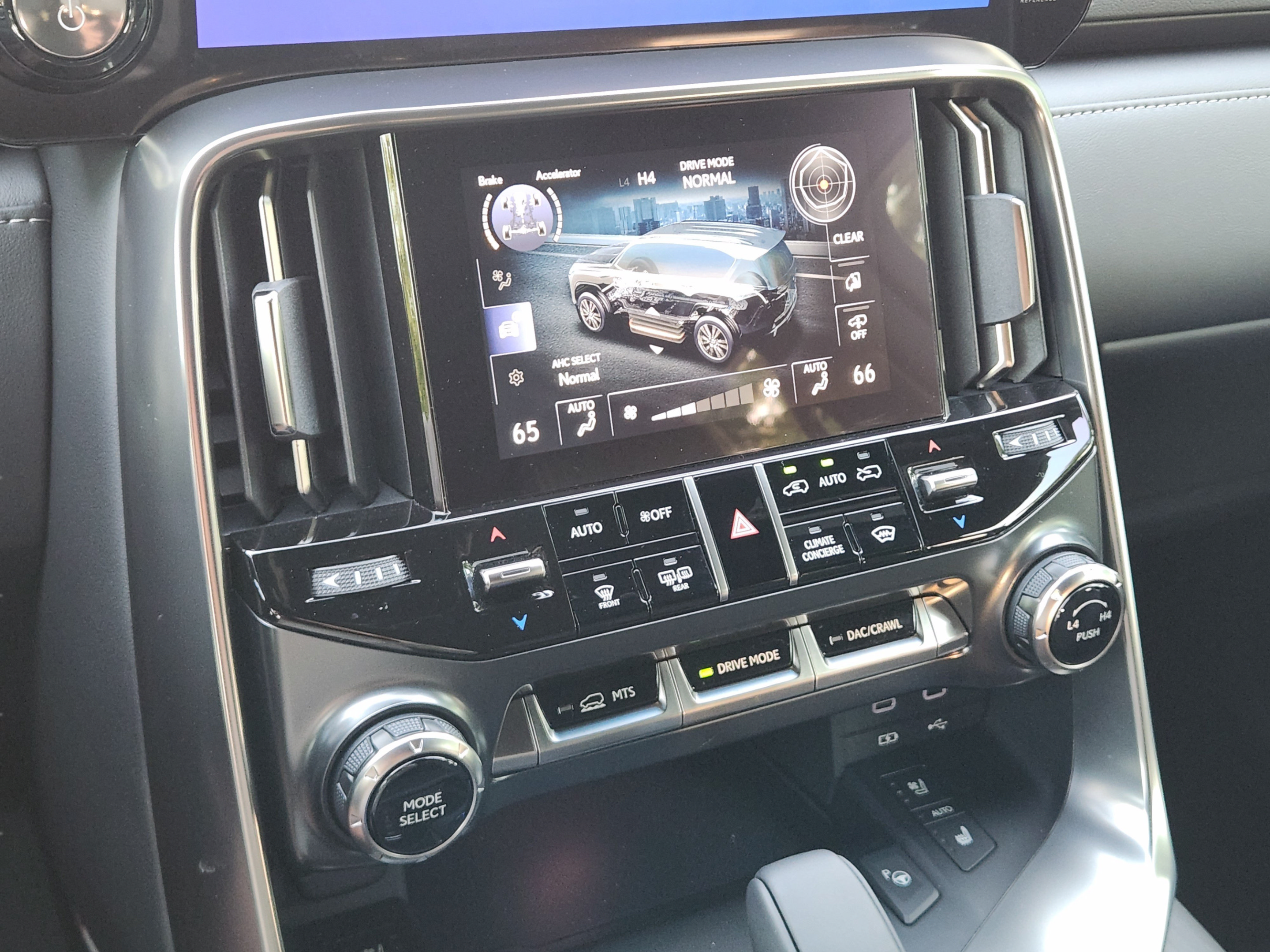 Certified 2025 Lexus LX 700h Luxury w/ Appearance Package AWD/4WD image 13