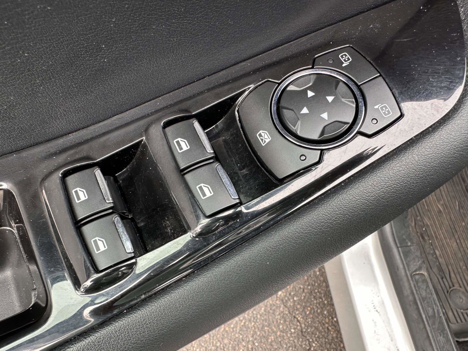Used 2019 Ford Edge SEL w/ Equipment Group 201A image 10