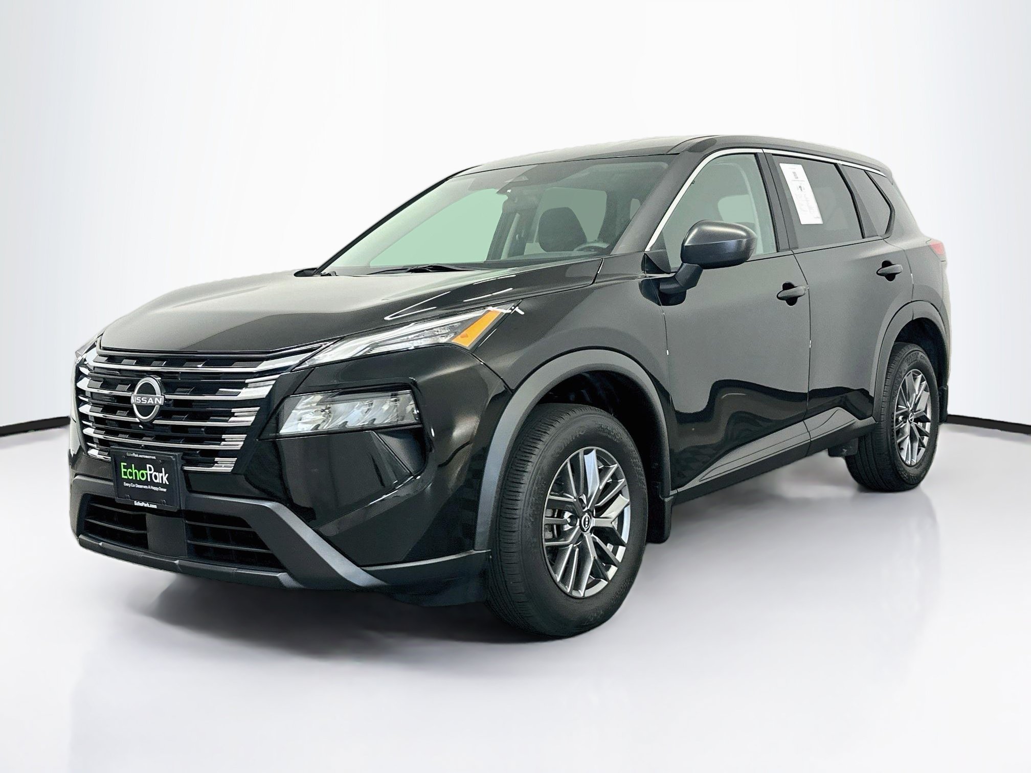 Used 2024 Nissan Rogue S AWD/4WD image 3