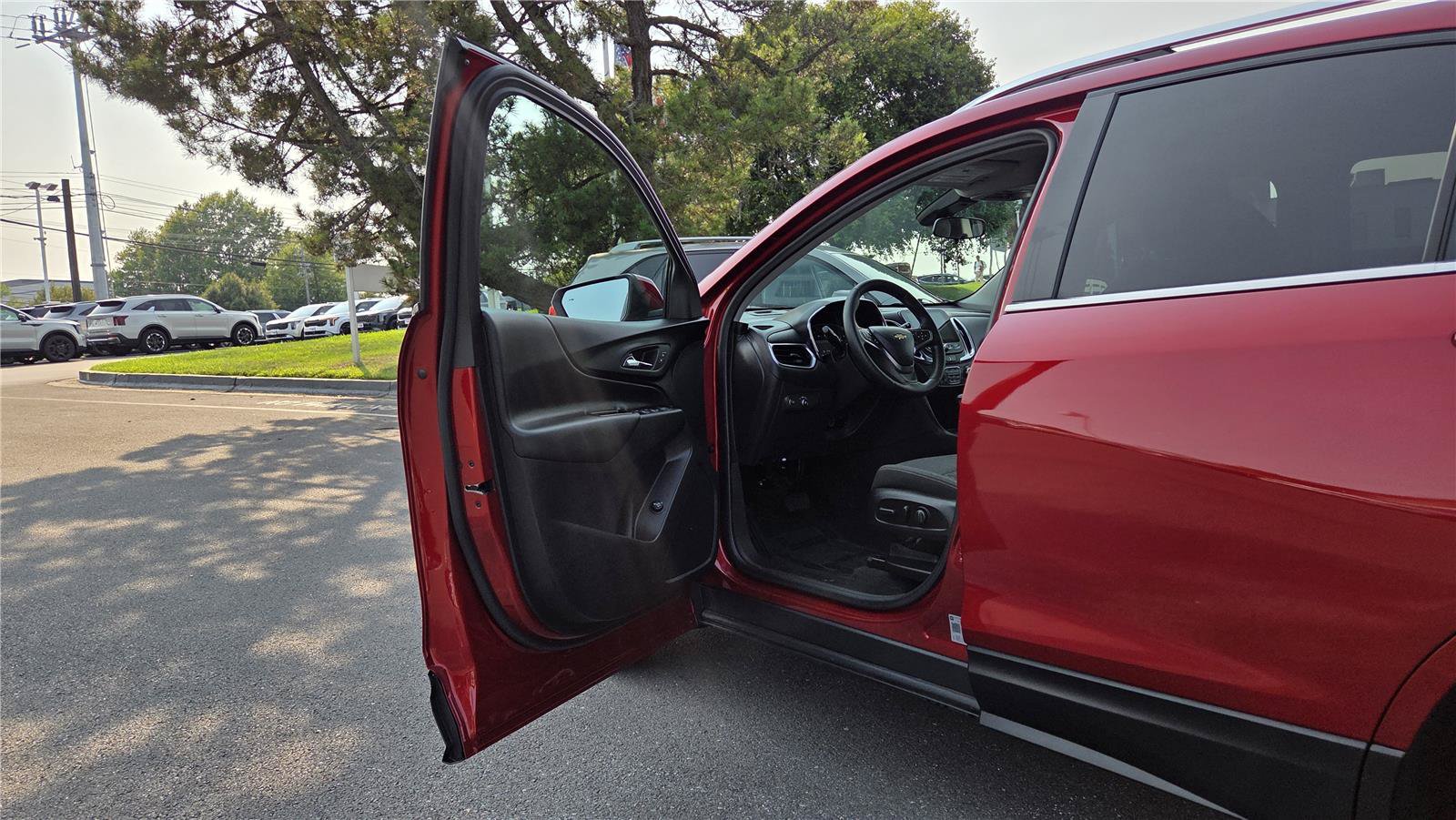 Used 2023 Chevrolet Equinox LT FWD image 12
