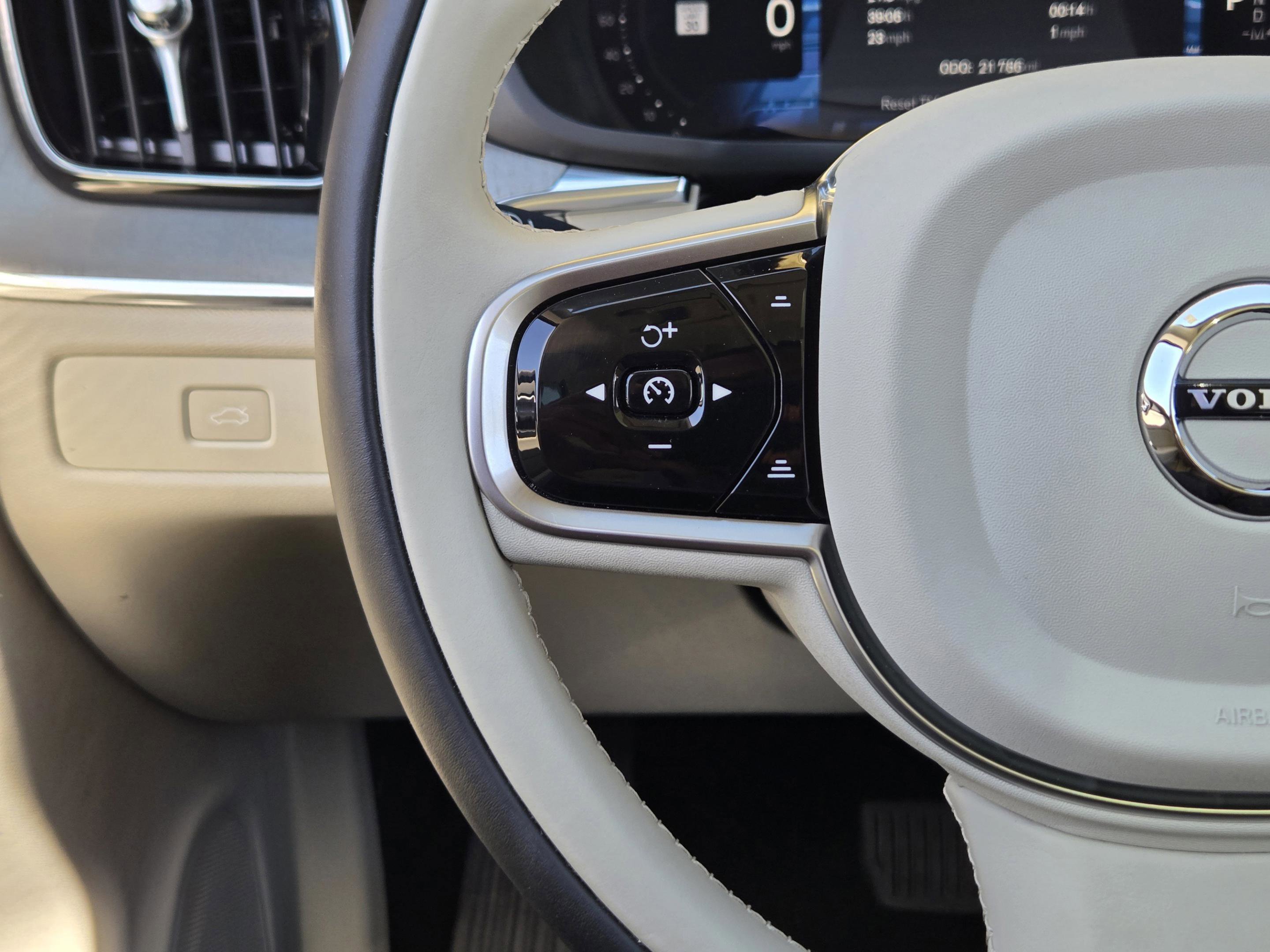 Used 2024 Volvo XC60 B5 Plus w/ Protection Package Premier image 36