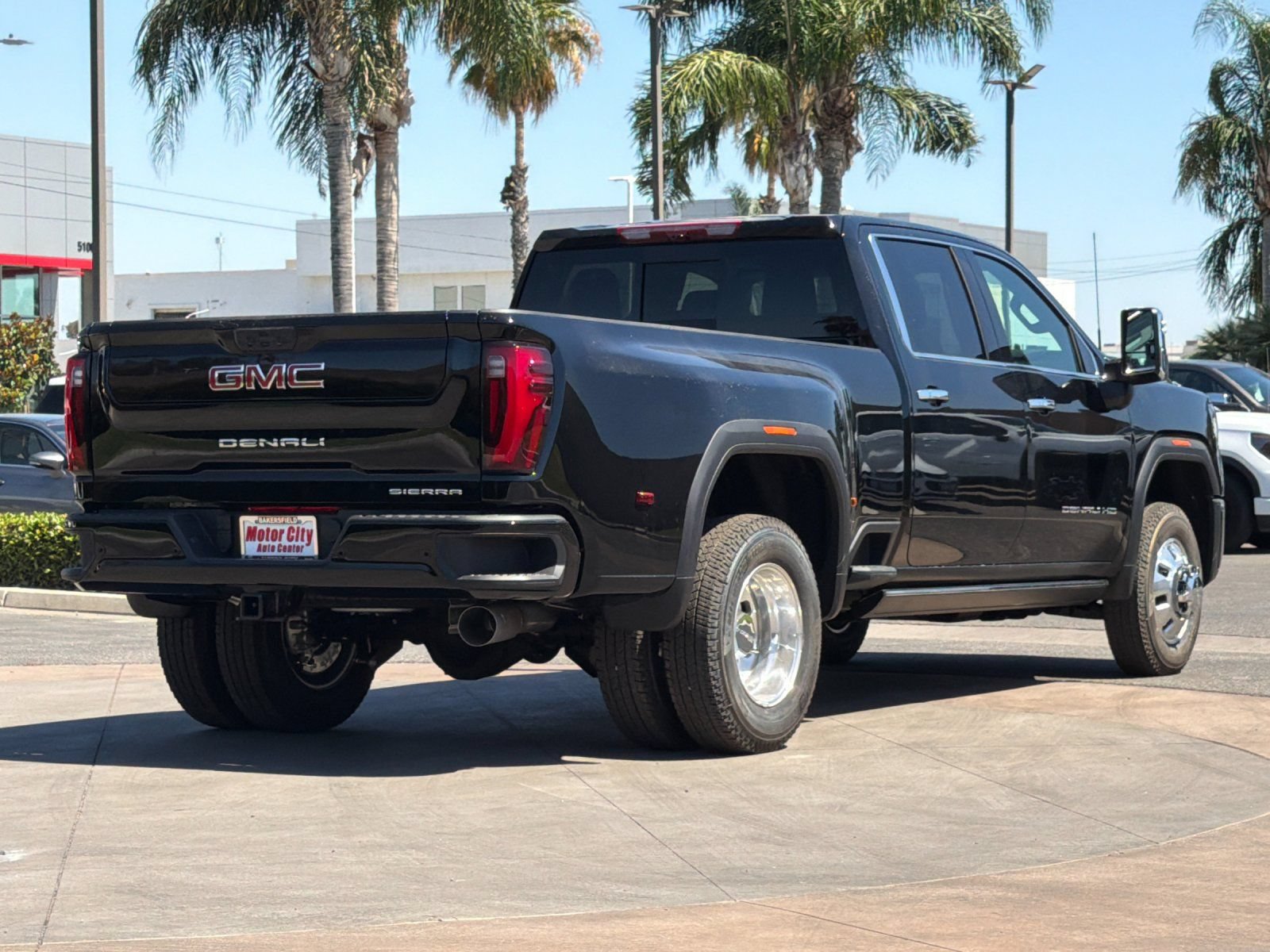 New 2026 GMC Sierra 3500 Denali w/ Denali Reserve Package AWD/4WD image 4
