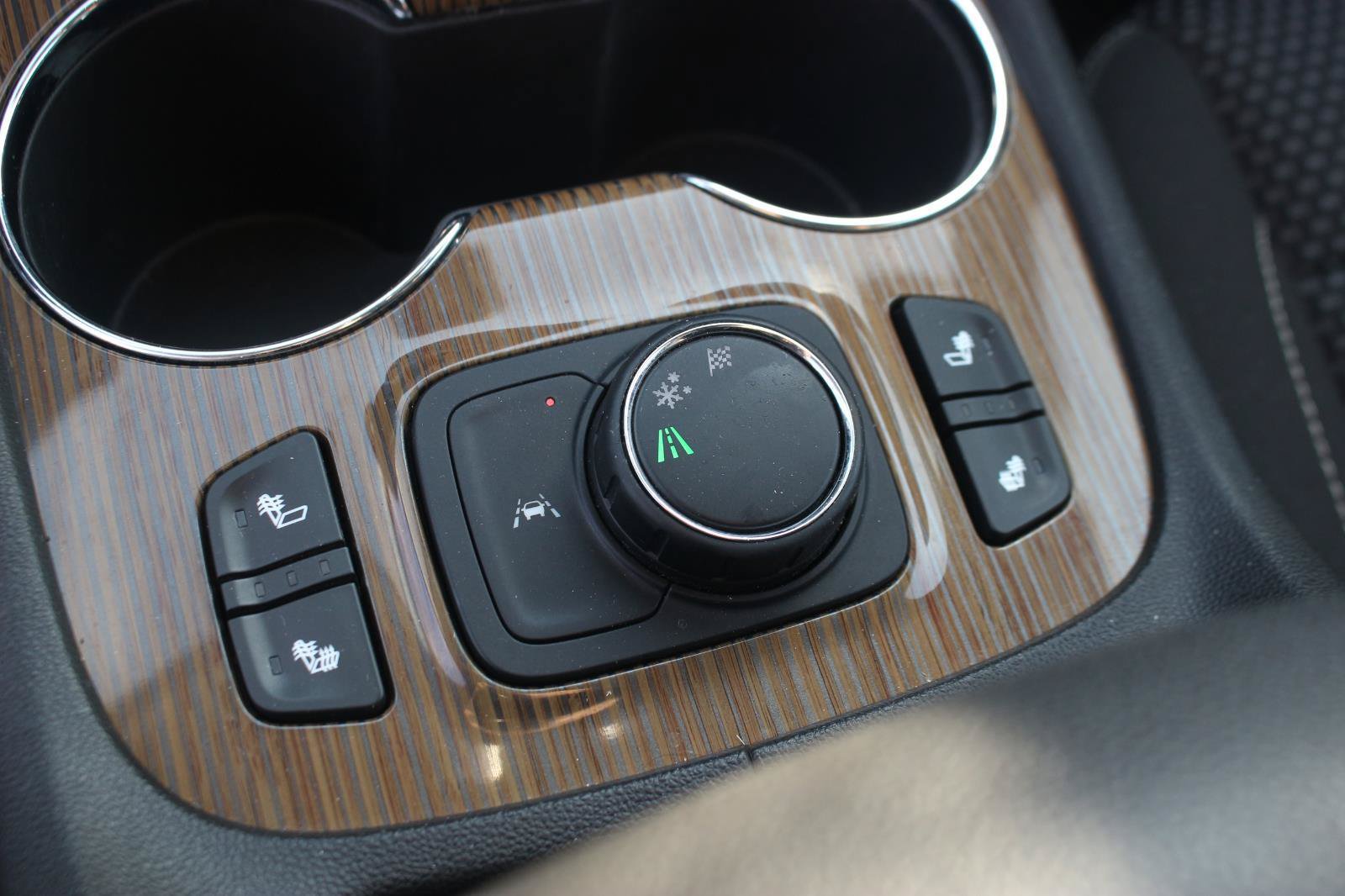Used 2021 GMC Acadia SLE w/ Driver Convenience Package FWD image 23