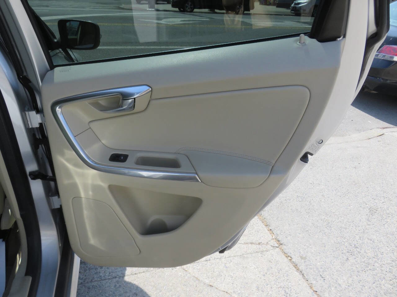 Used 2015 Volvo XC60 T6 Premier Plus image 29